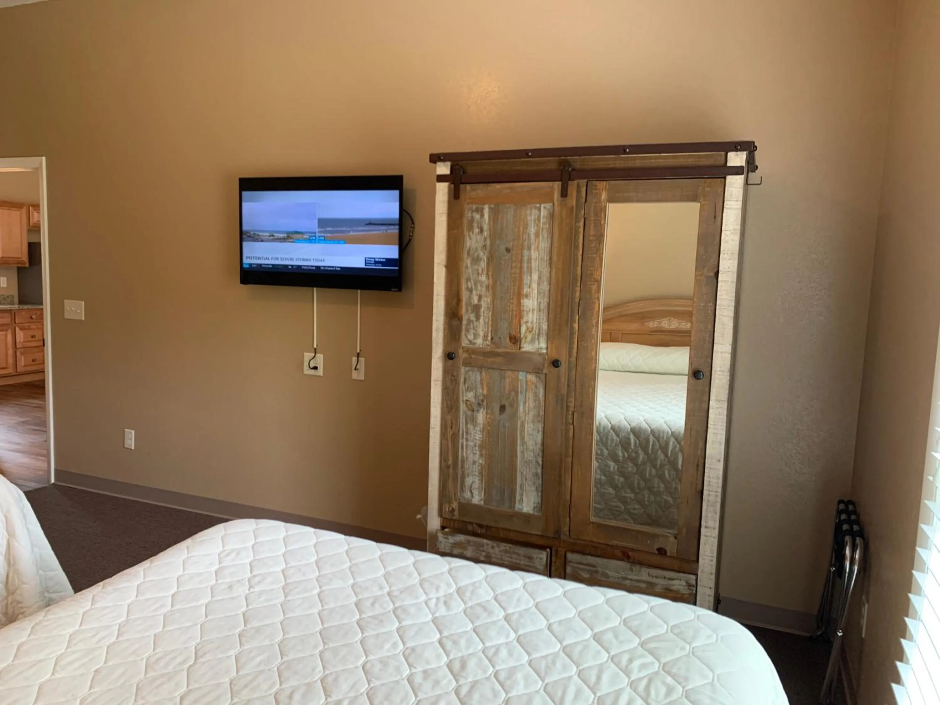 Bed in Carr's Northside Hotel and Cottages