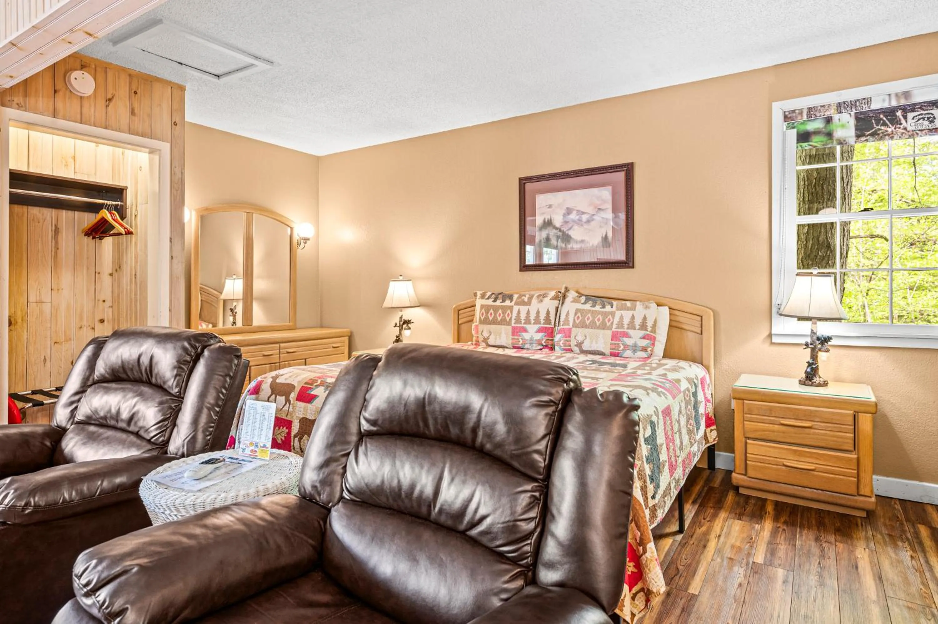 Bed in Carr's Northside Hotel and Cottages