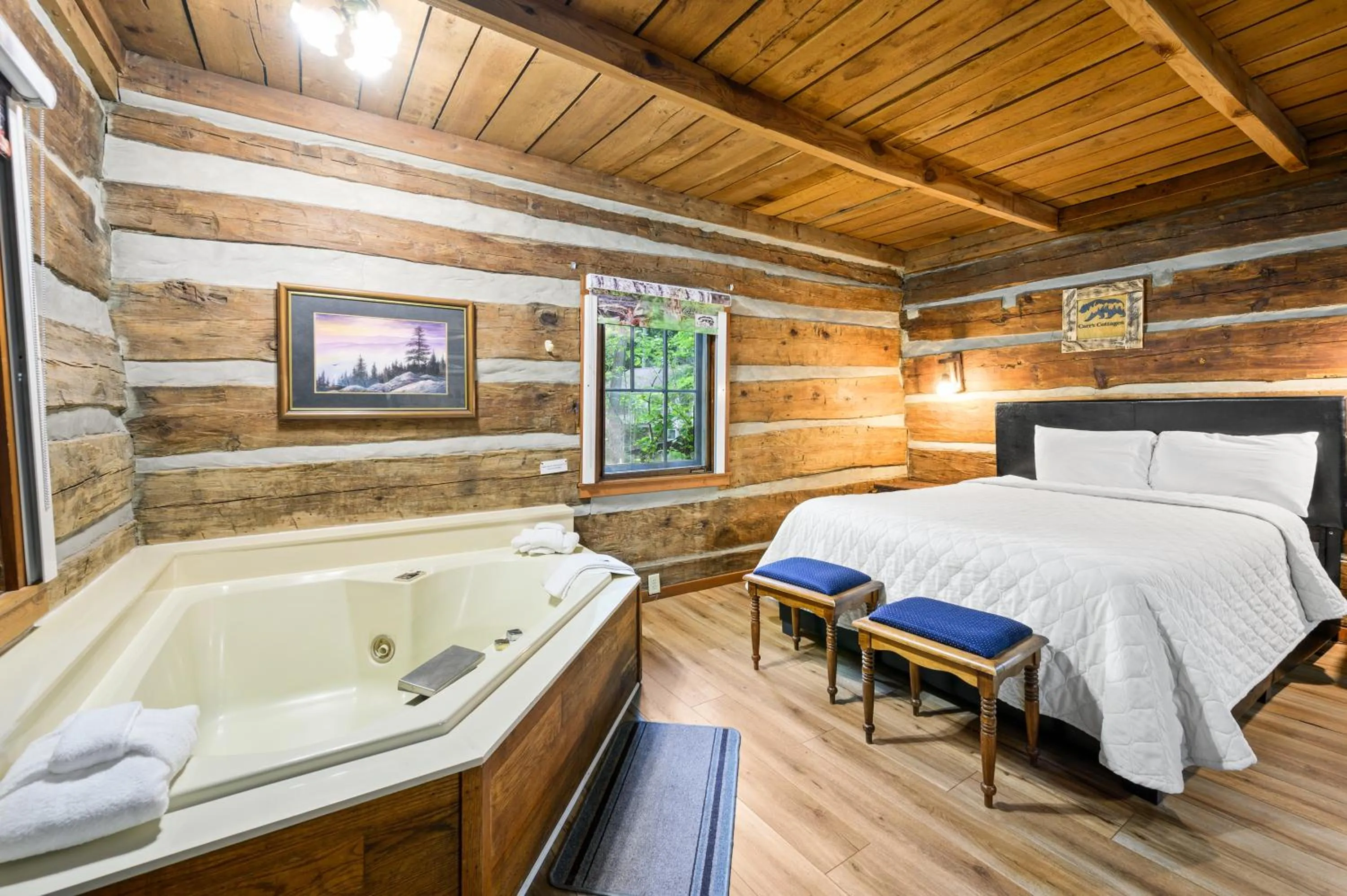 Bed in Carr's Northside Hotel and Cottages