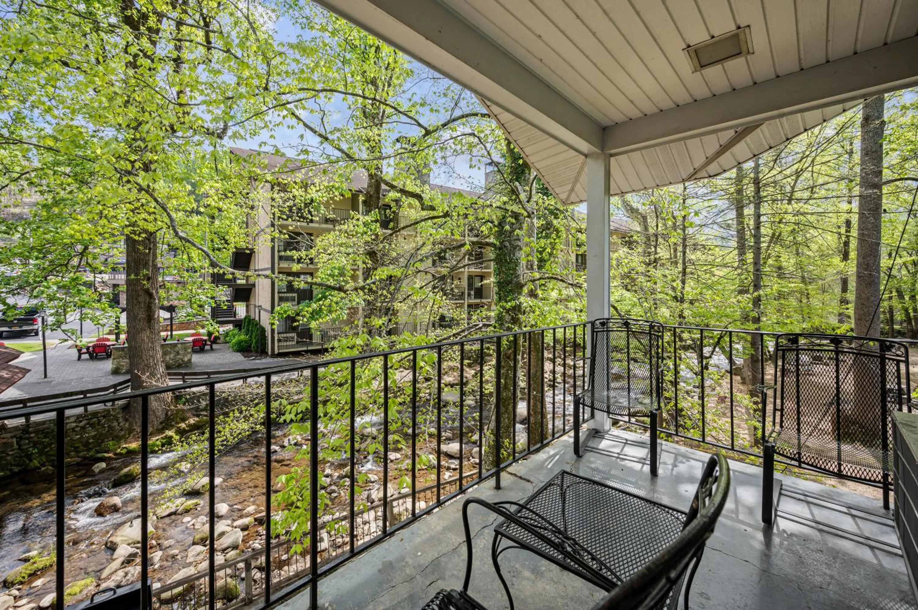 Carr's Northside Hotel and Cottages