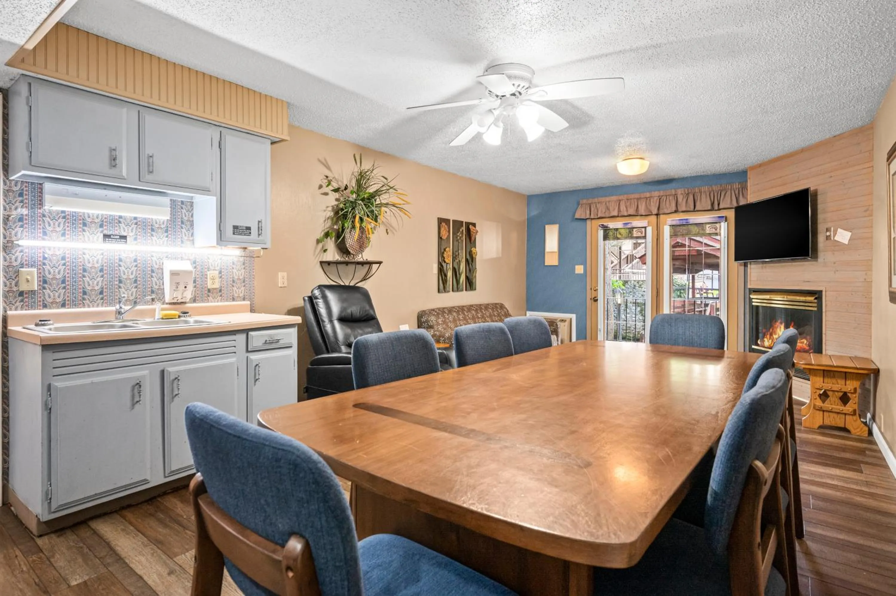 Carr's Northside Hotel and Cottages