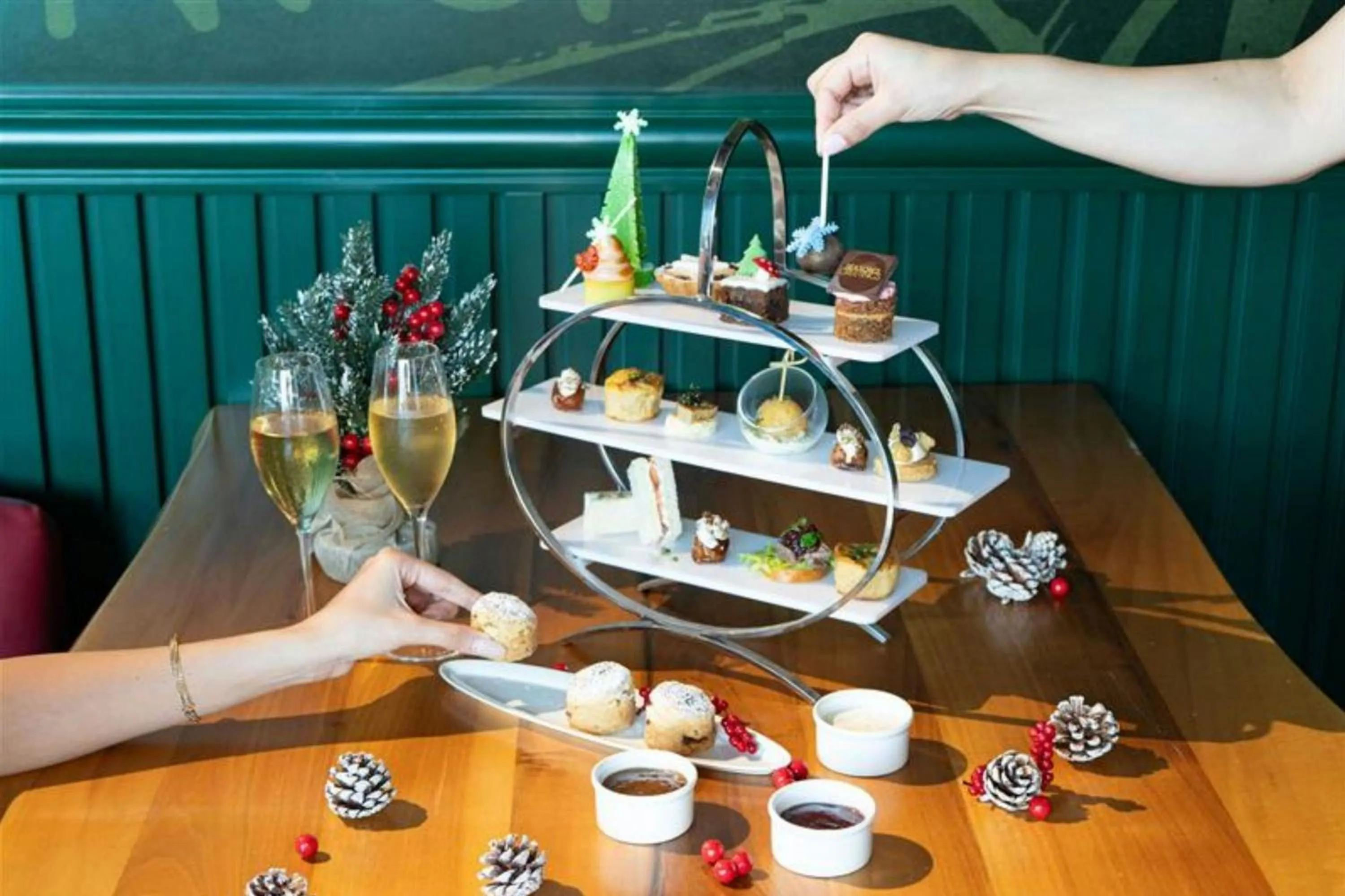 Restaurant/places to eat in Le Meridien Abu Dhabi Resort