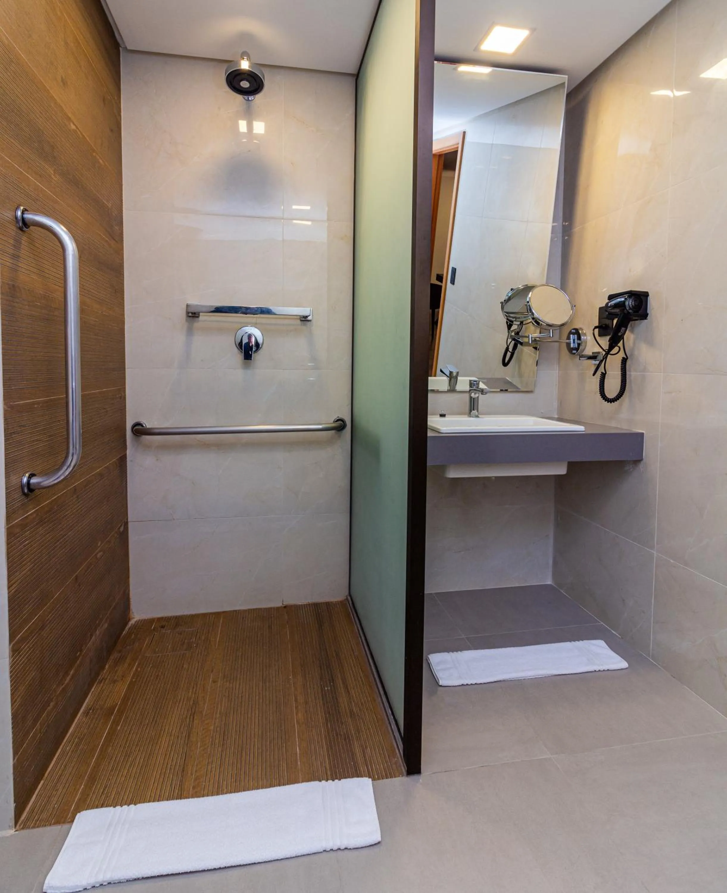 Shower in Oceana Atlântico Hotel & SPA