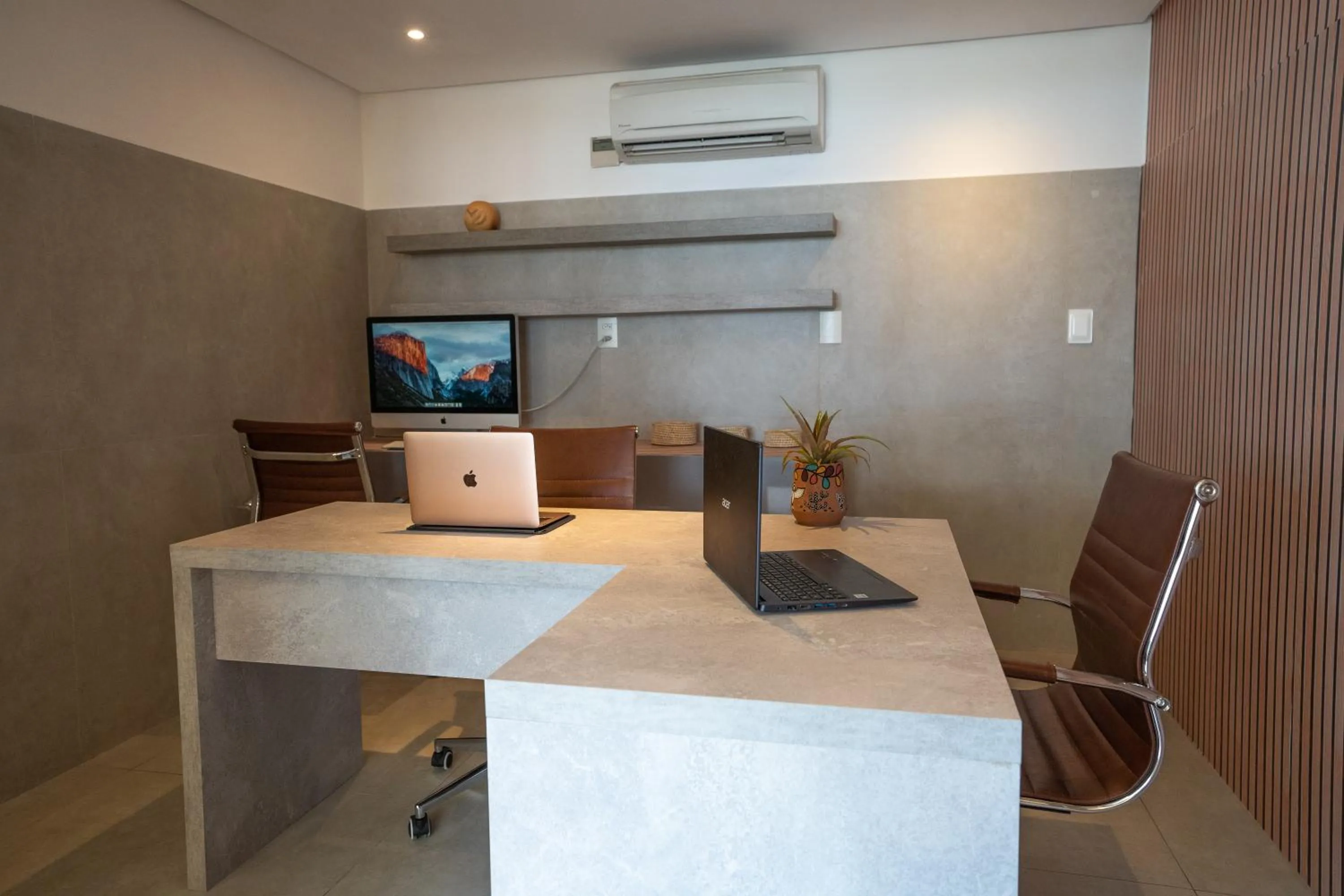 Meeting/conference room in Oceana Atlântico Hotel & SPA