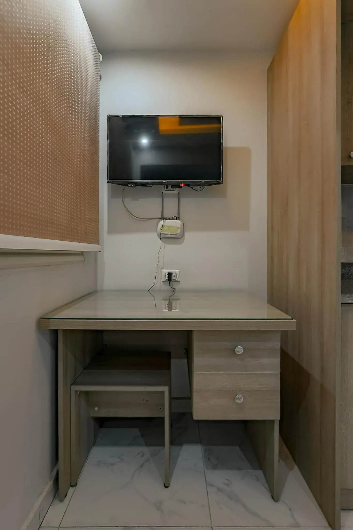 Budget Single Room in Hostel 390 Budget Single Room in Hostel 390