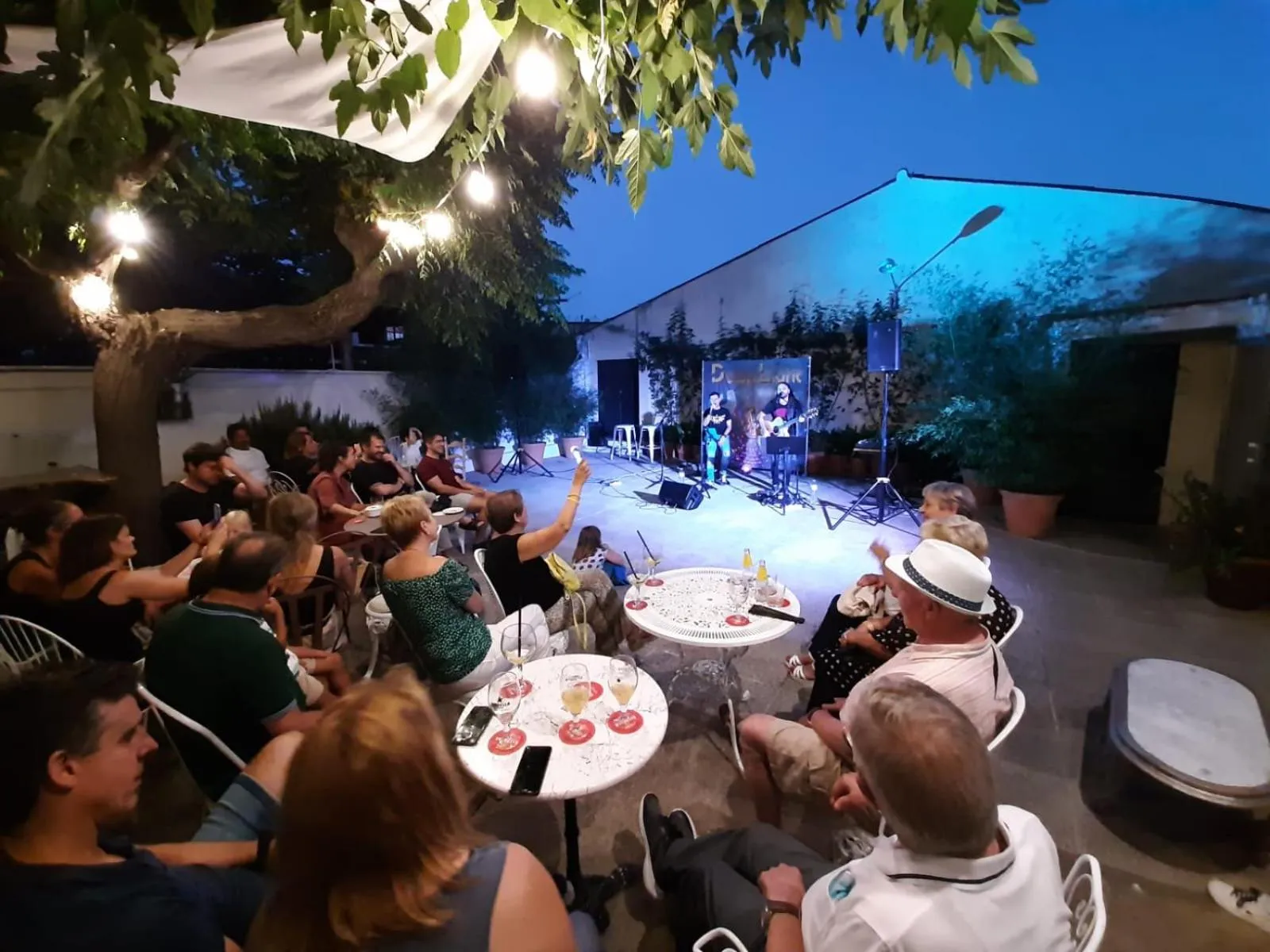 Restaurant/places to eat in Hostal Plaja i Pati de Can Plaja