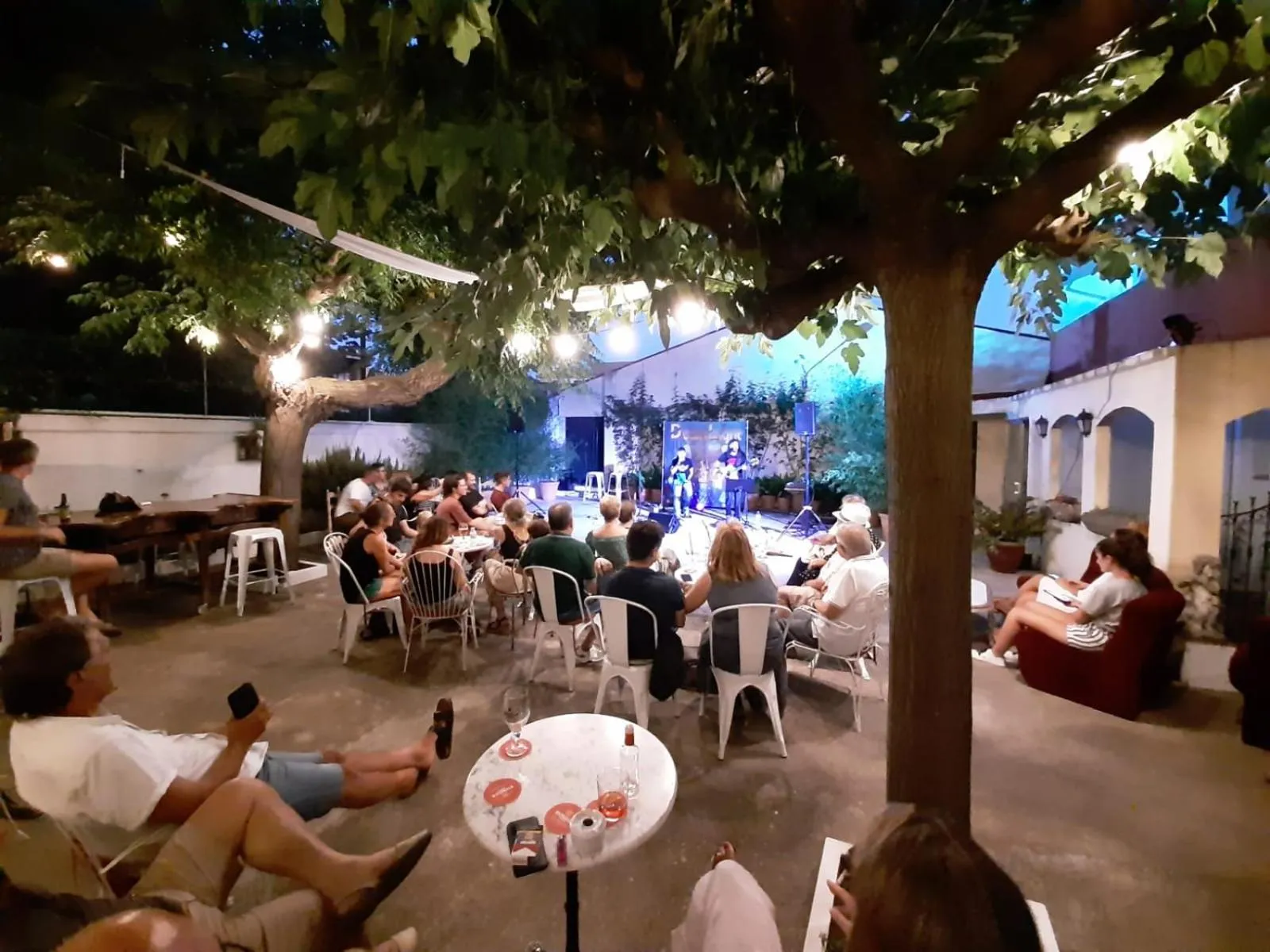 Restaurant/places to eat in Hostal Plaja i Pati de Can Plaja