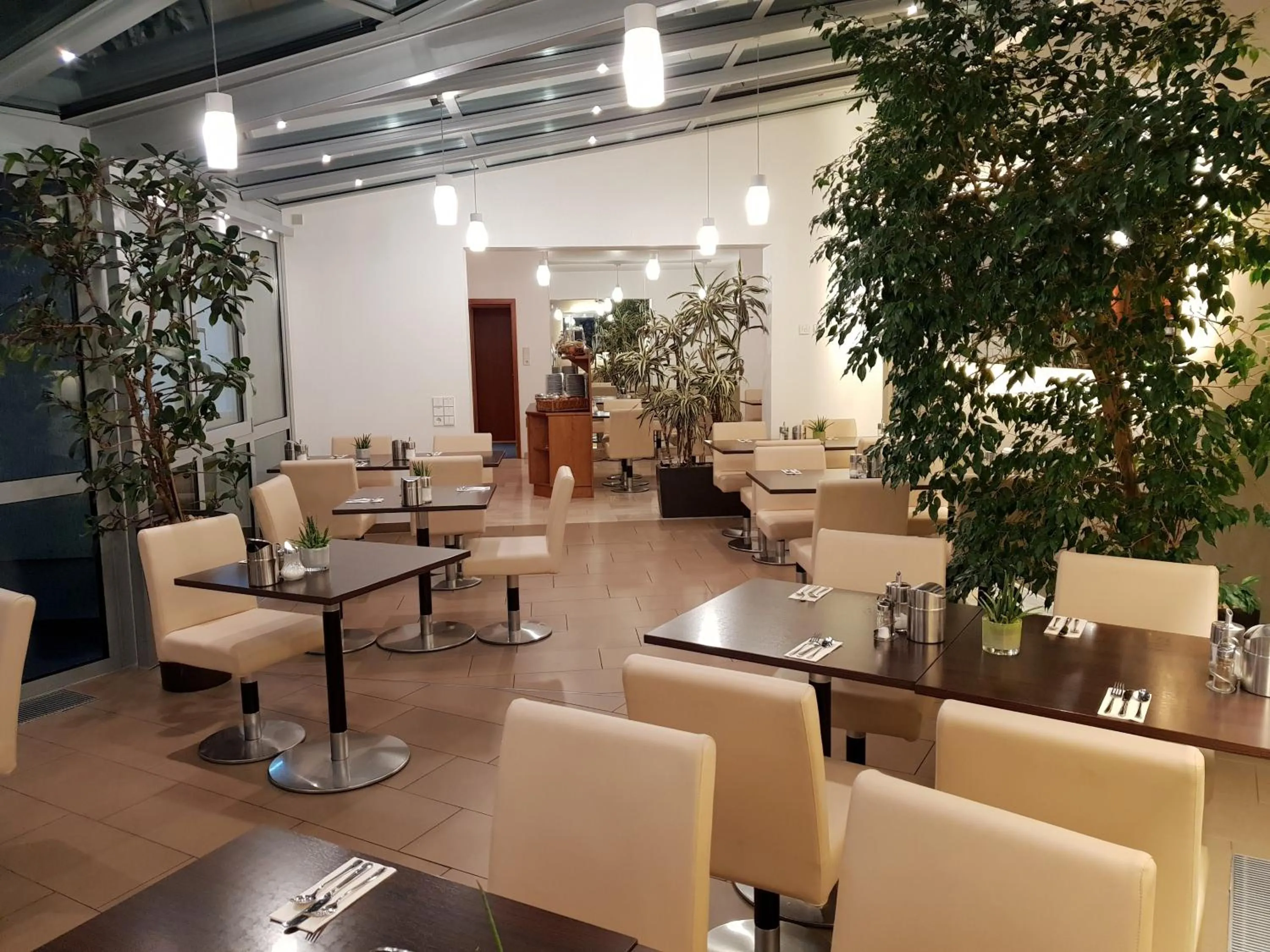 Restaurant/places to eat in City Hotel Stuttgart