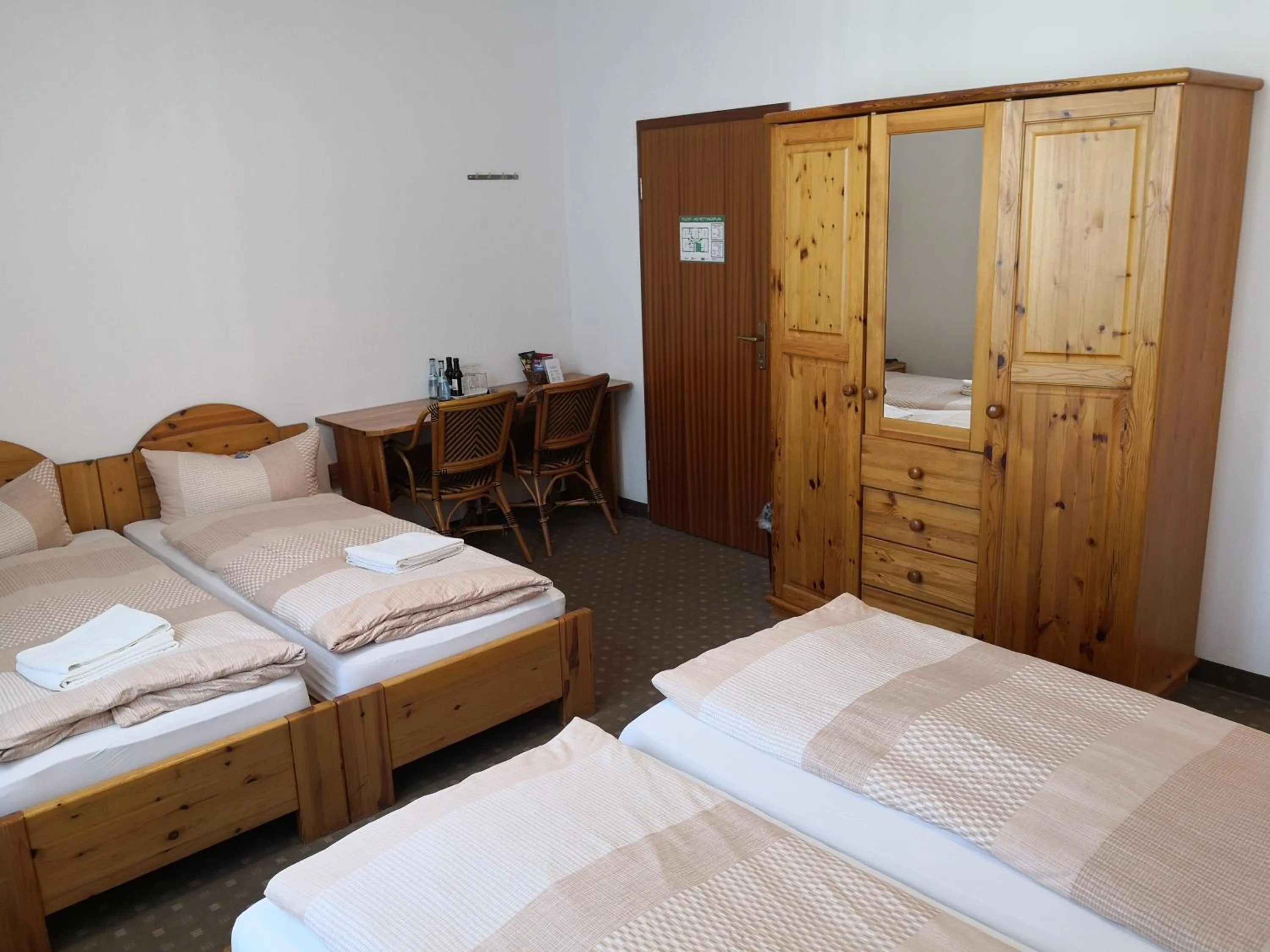 Photo of the whole room, Bed in Pension am Heusteig