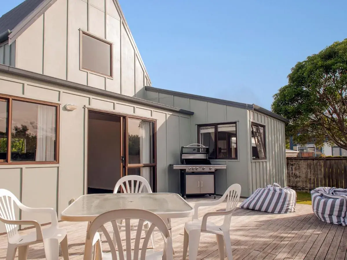 Beach Central - Whangamata Holiday Home Beach Central - Whangamata Holiday Home