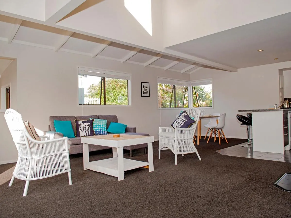Beach Central - Whangamata Holiday Home