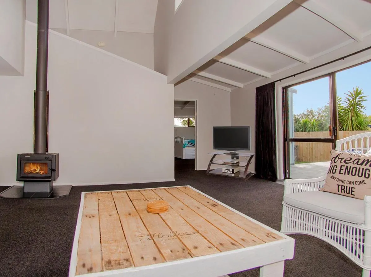 Beach Central - Whangamata Holiday Home