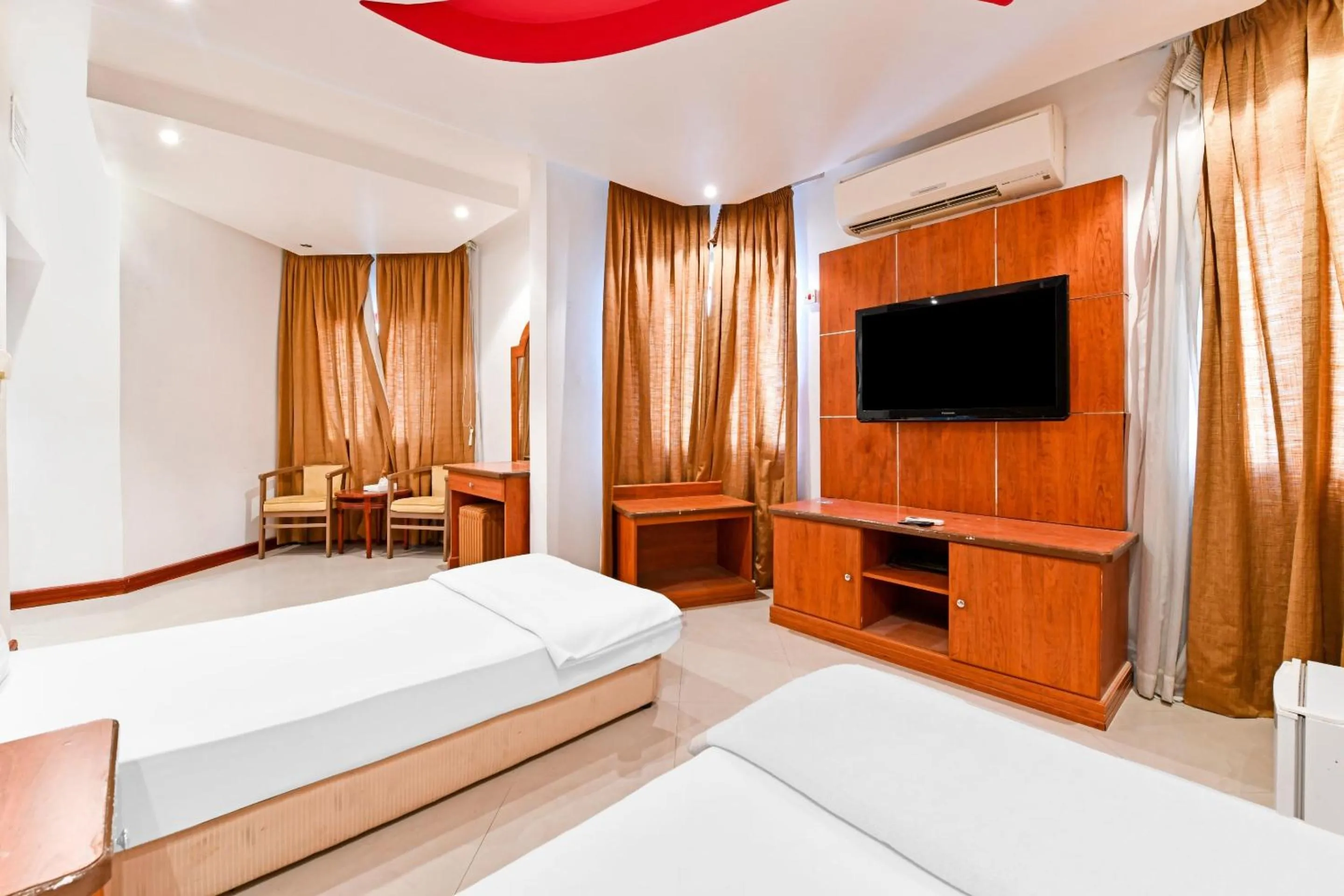 Bedroom, Bed in OYO 118 Revira Hotel