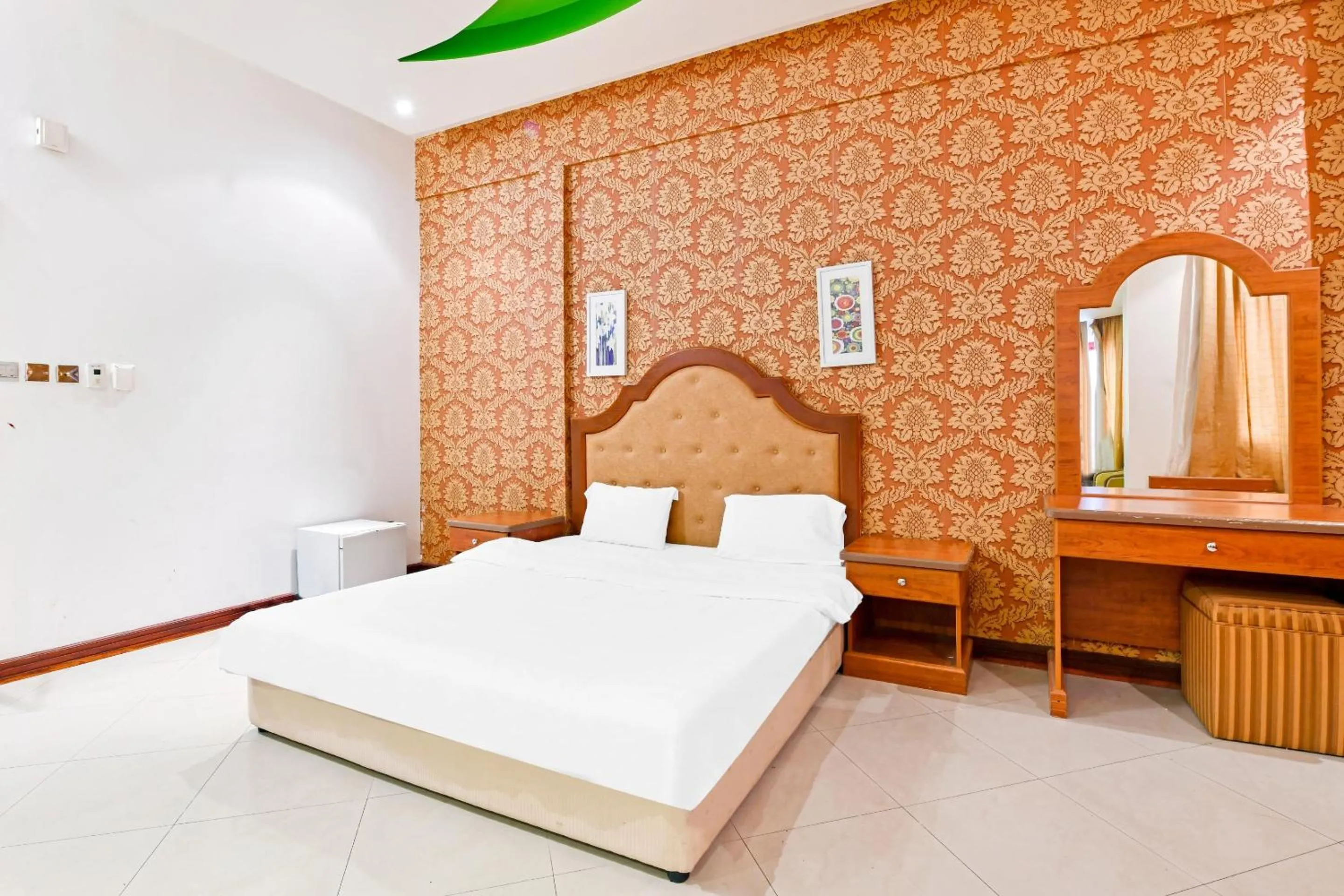 Bedroom, Bed in OYO 118 Revira Hotel