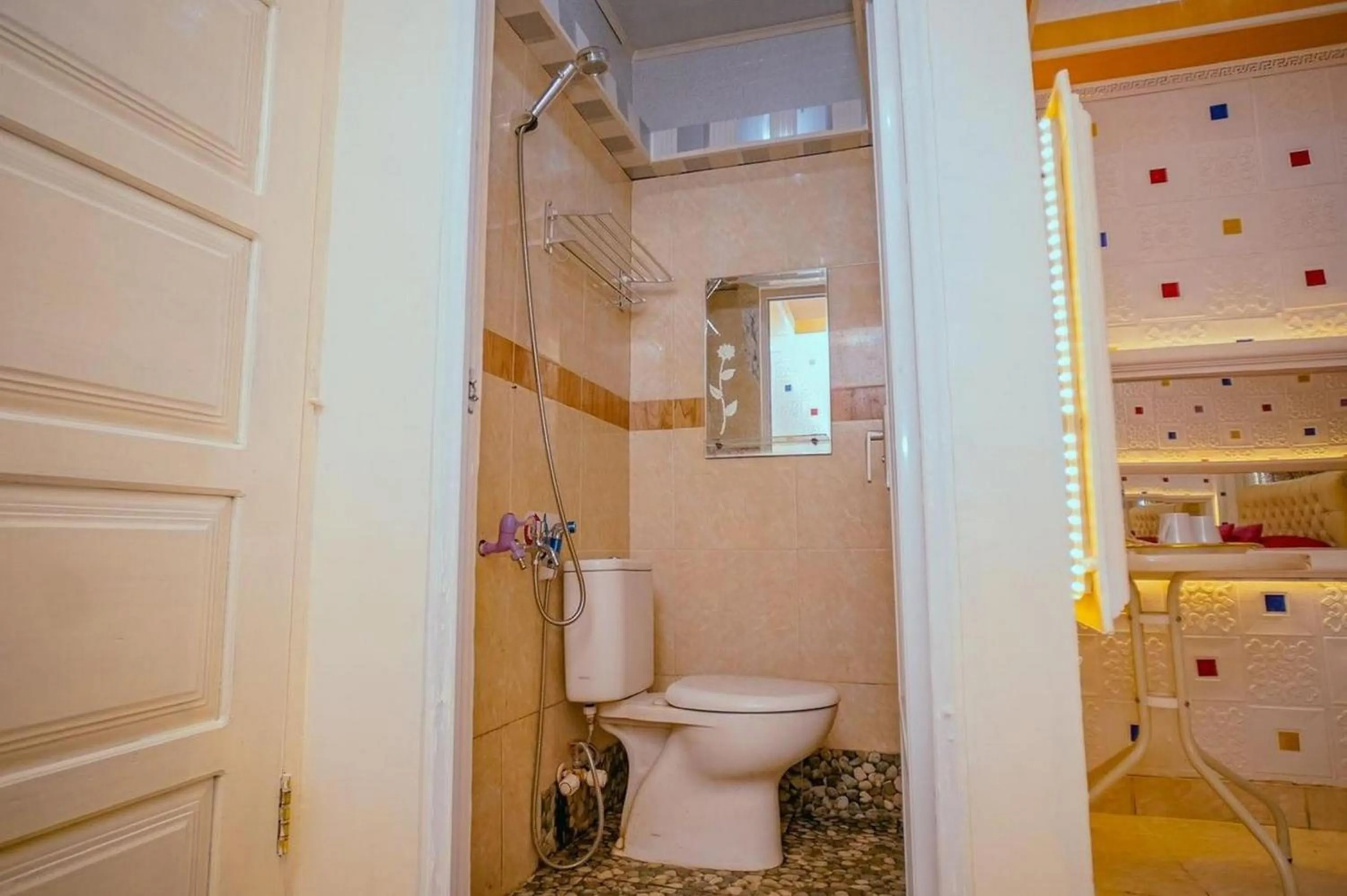 Bathroom in The One Hotel Gorontalo Mitra RedDoorz