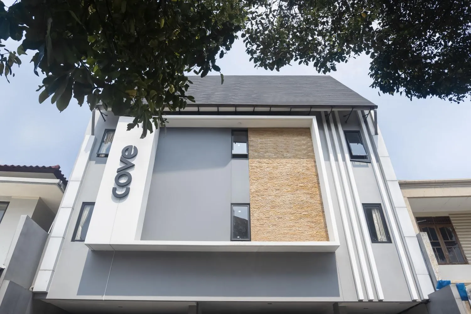 Property building in Cove Urooms Panglima Polim
