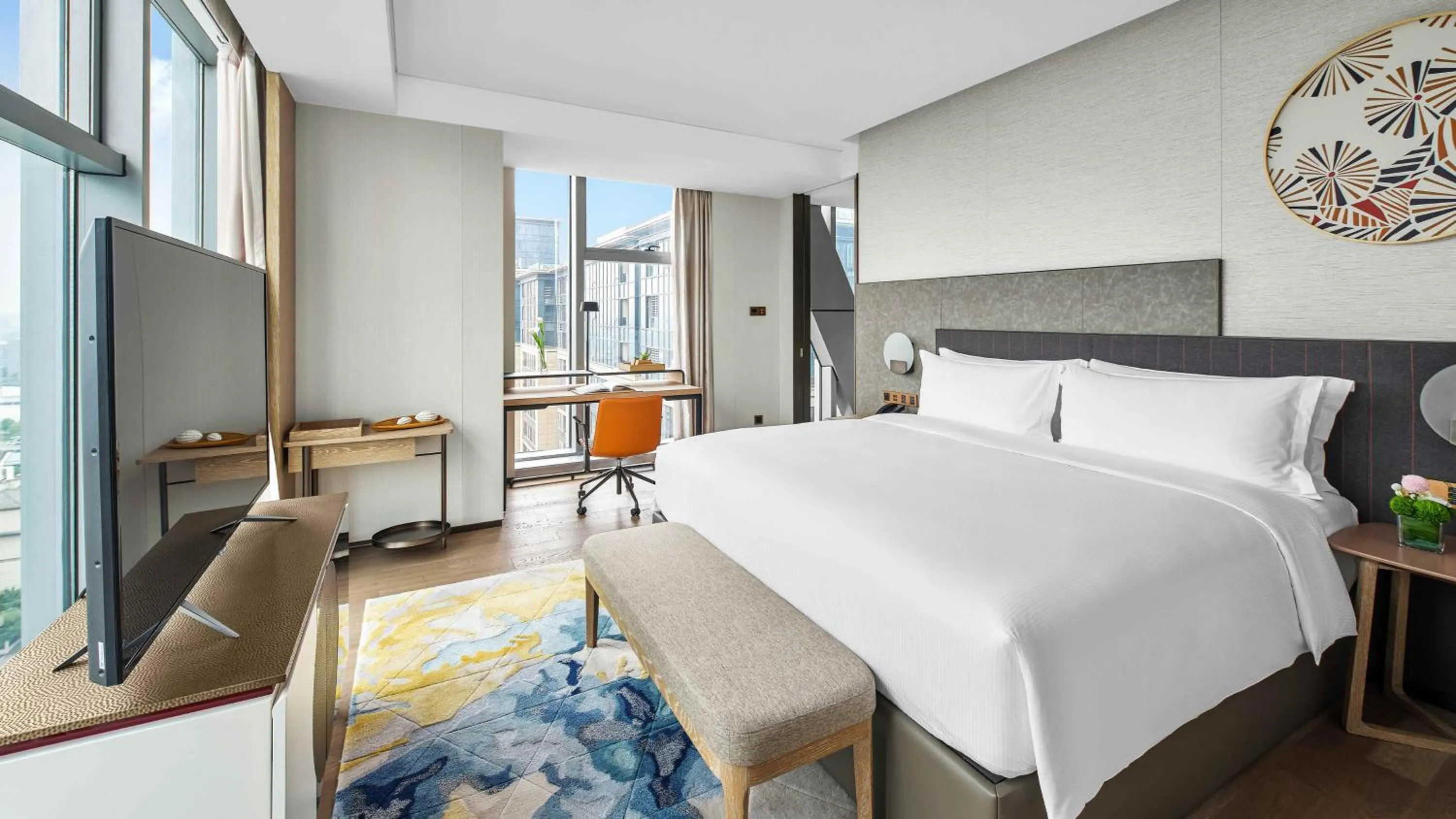 Photo of the whole room, Bed in Vignette Collection Hangzhou Huaxia Center Hotel by IHG