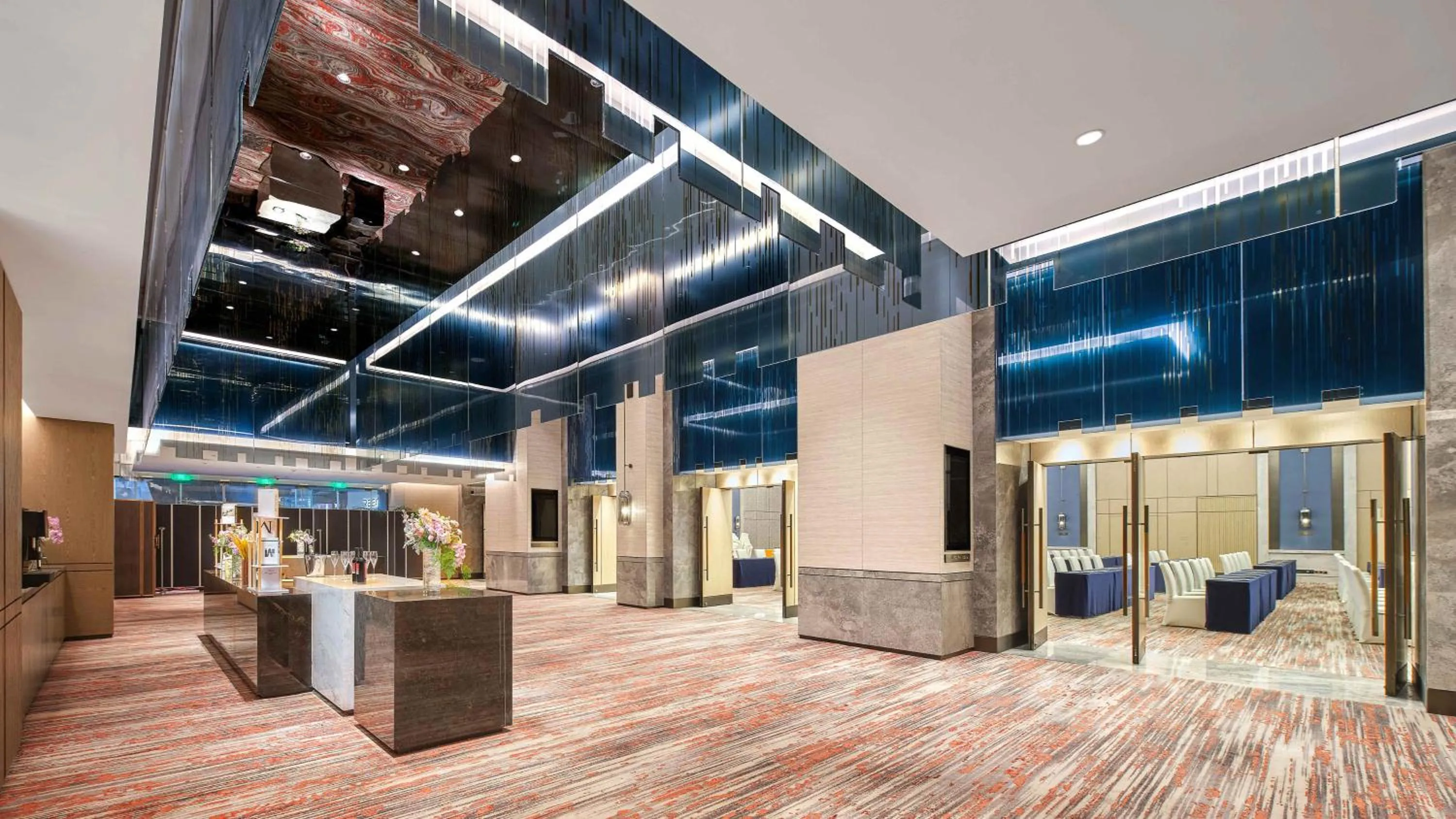 Meeting/conference room in Vignette Collection Hangzhou Huaxia Center Hotel by IHG