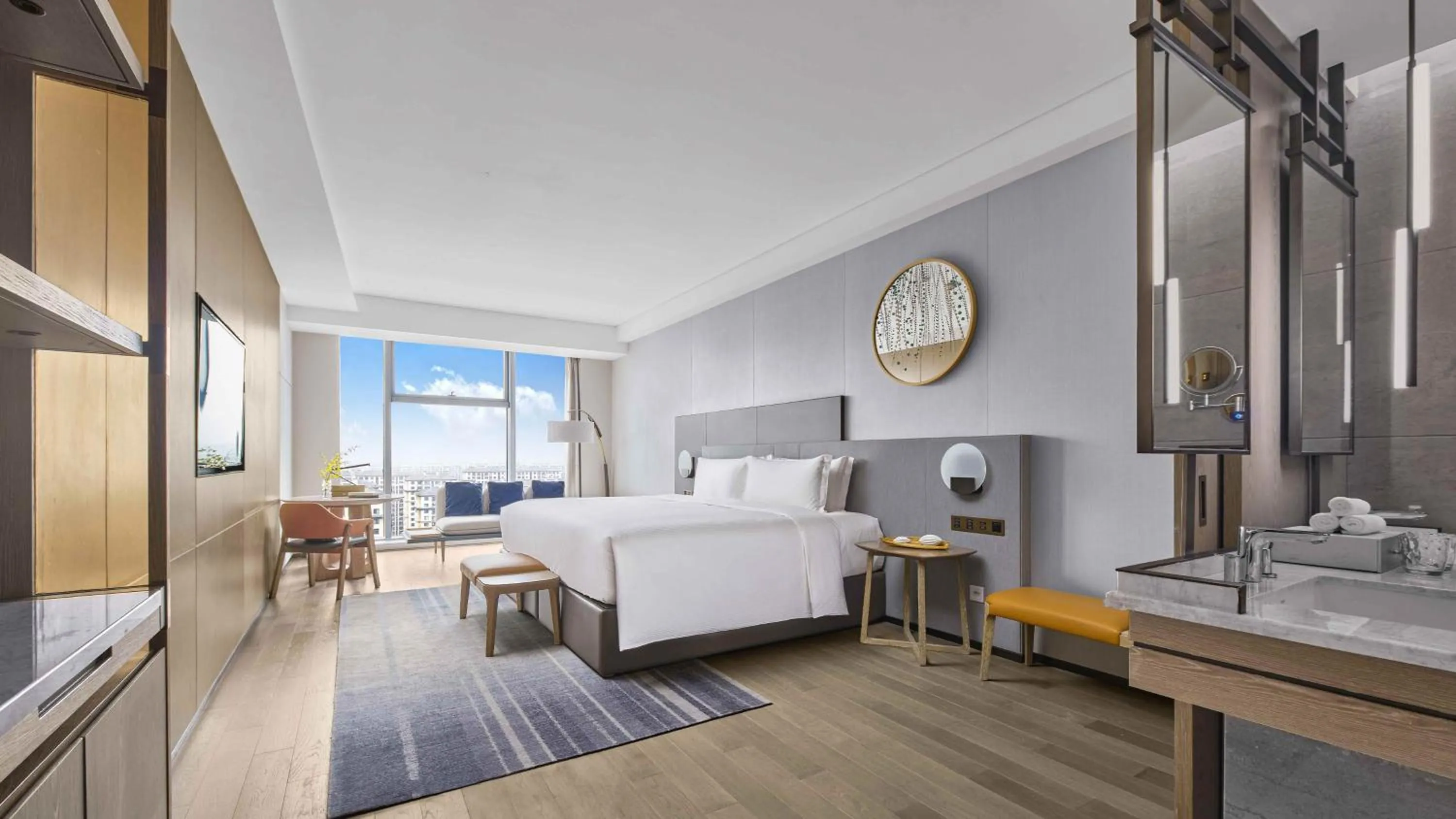 Photo of the whole room, Bed in Vignette Collection Hangzhou Huaxia Center Hotel by IHG