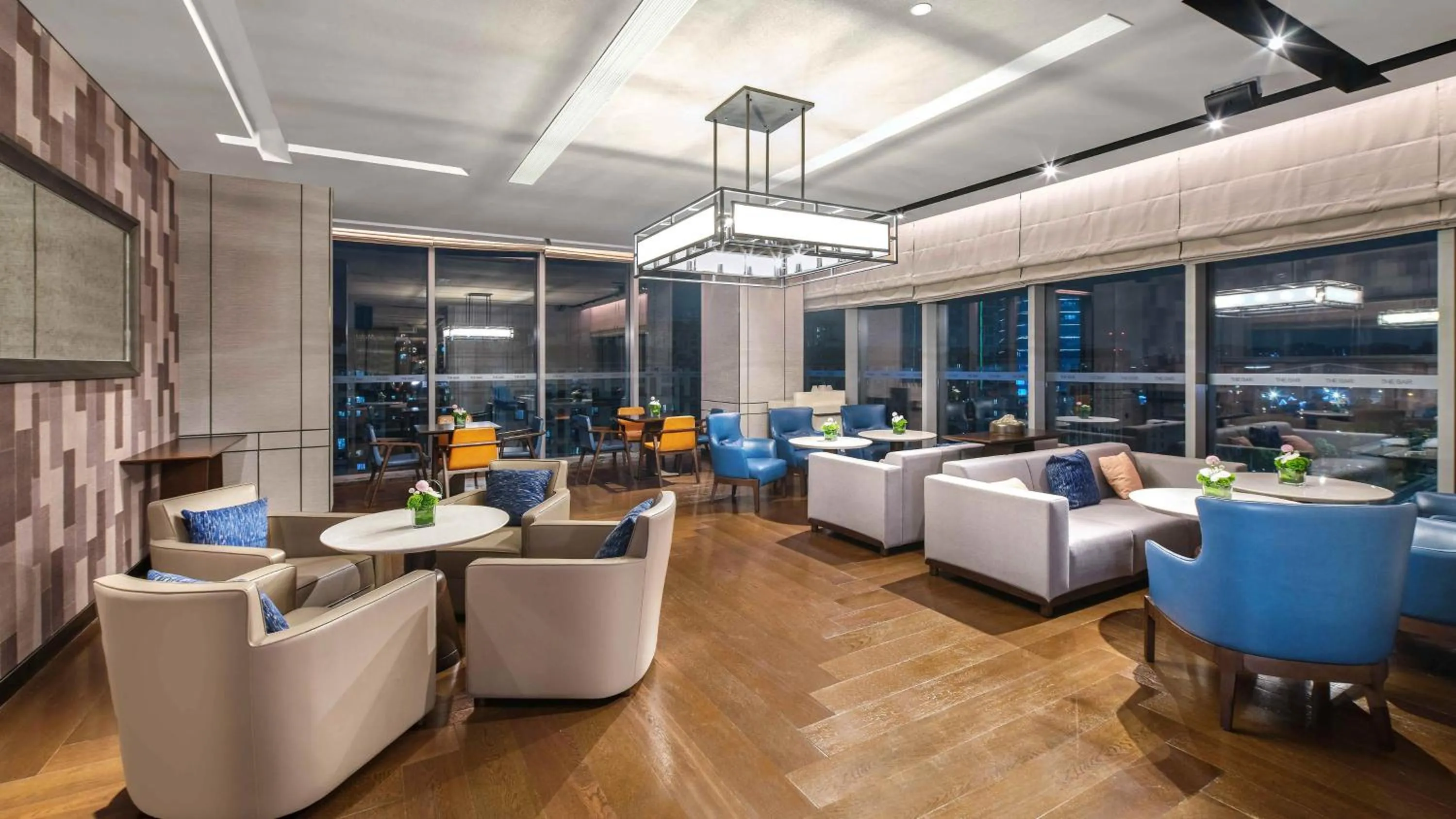 Lounge or bar in Vignette Collection Hangzhou Huaxia Center Hotel by IHG