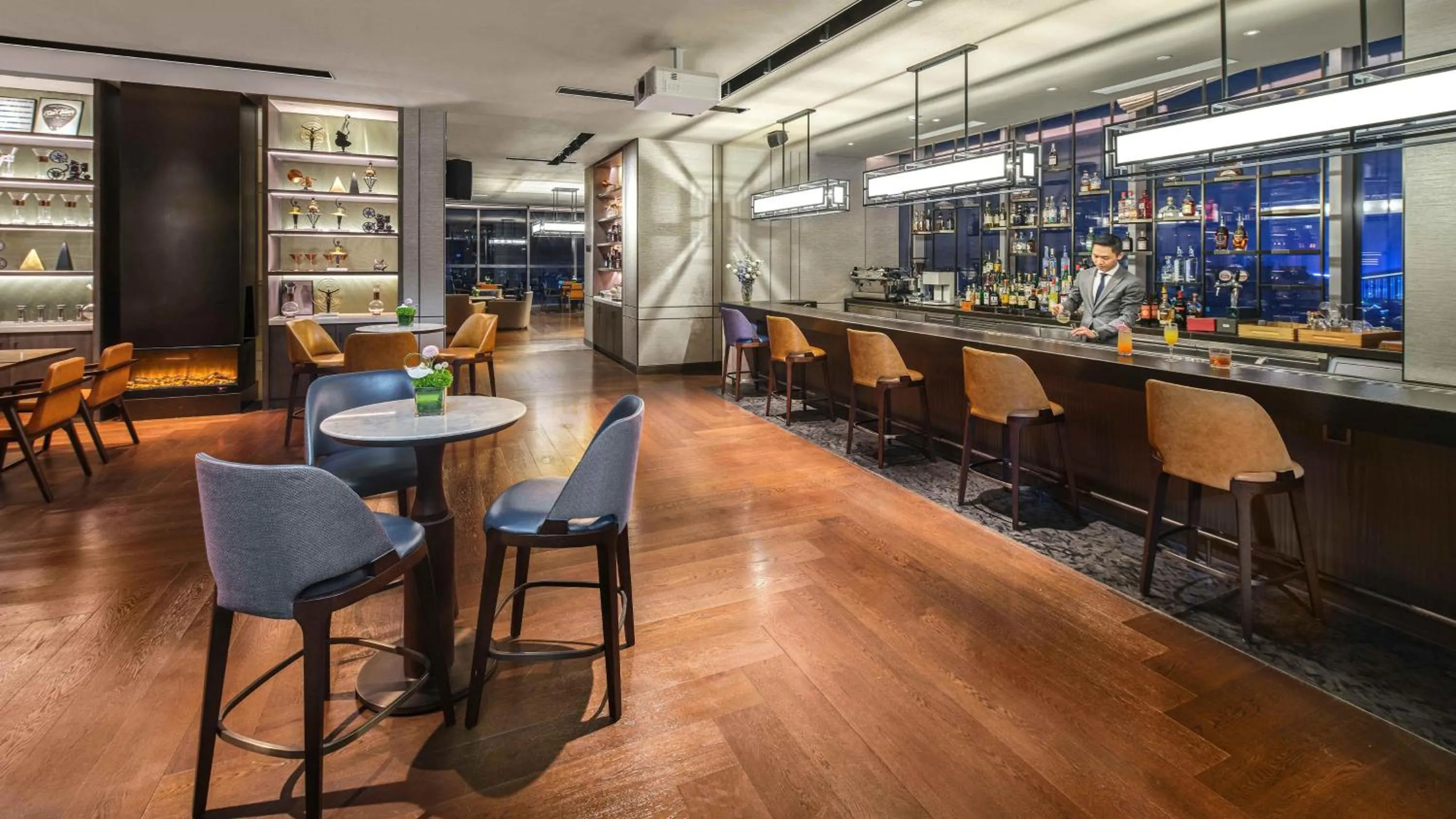 Lounge or bar in Vignette Collection Hangzhou Huaxia Center Hotel by IHG