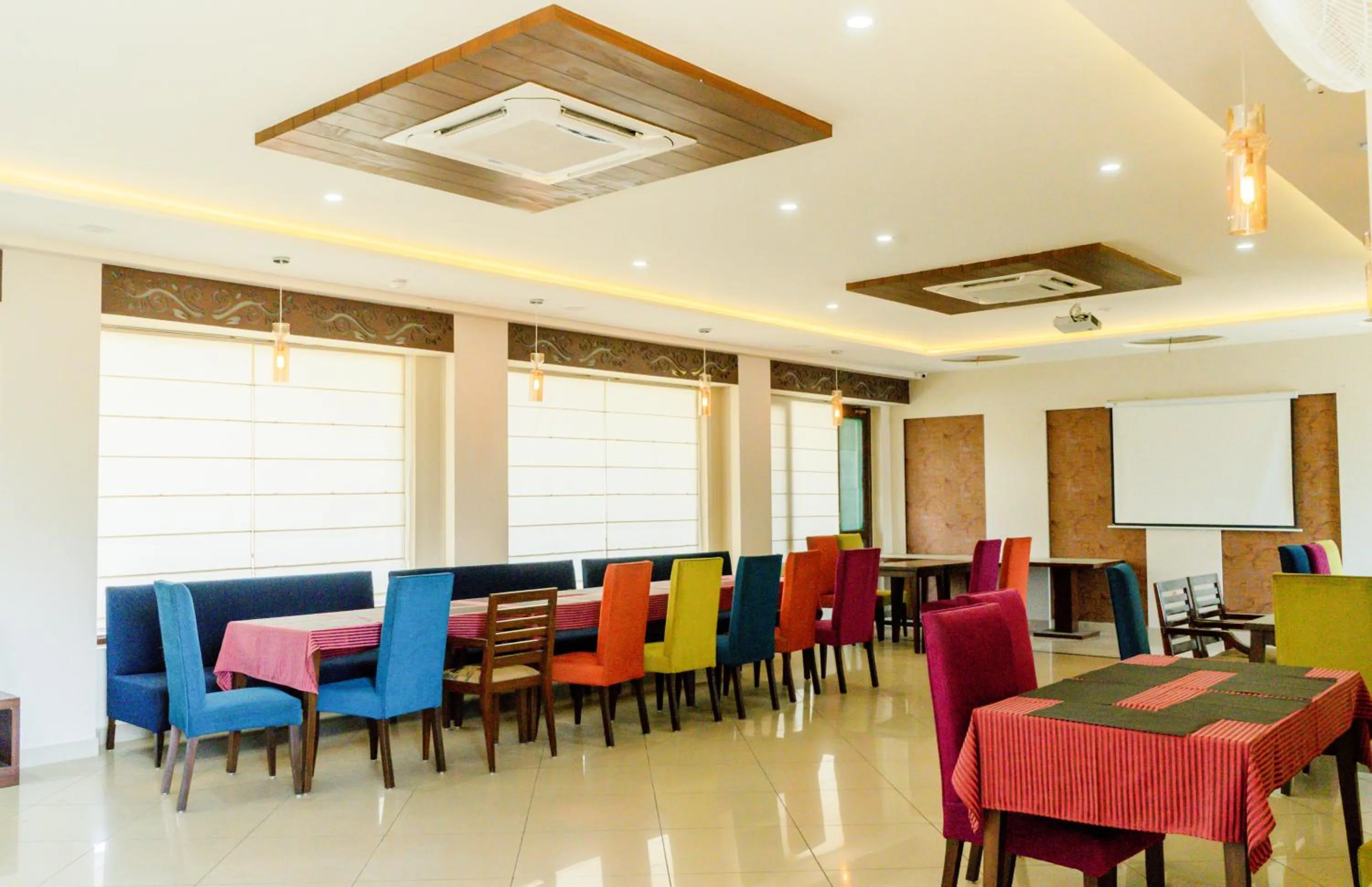 Restaurant/places to eat in juSTa Palampur Resort & Convention Centre