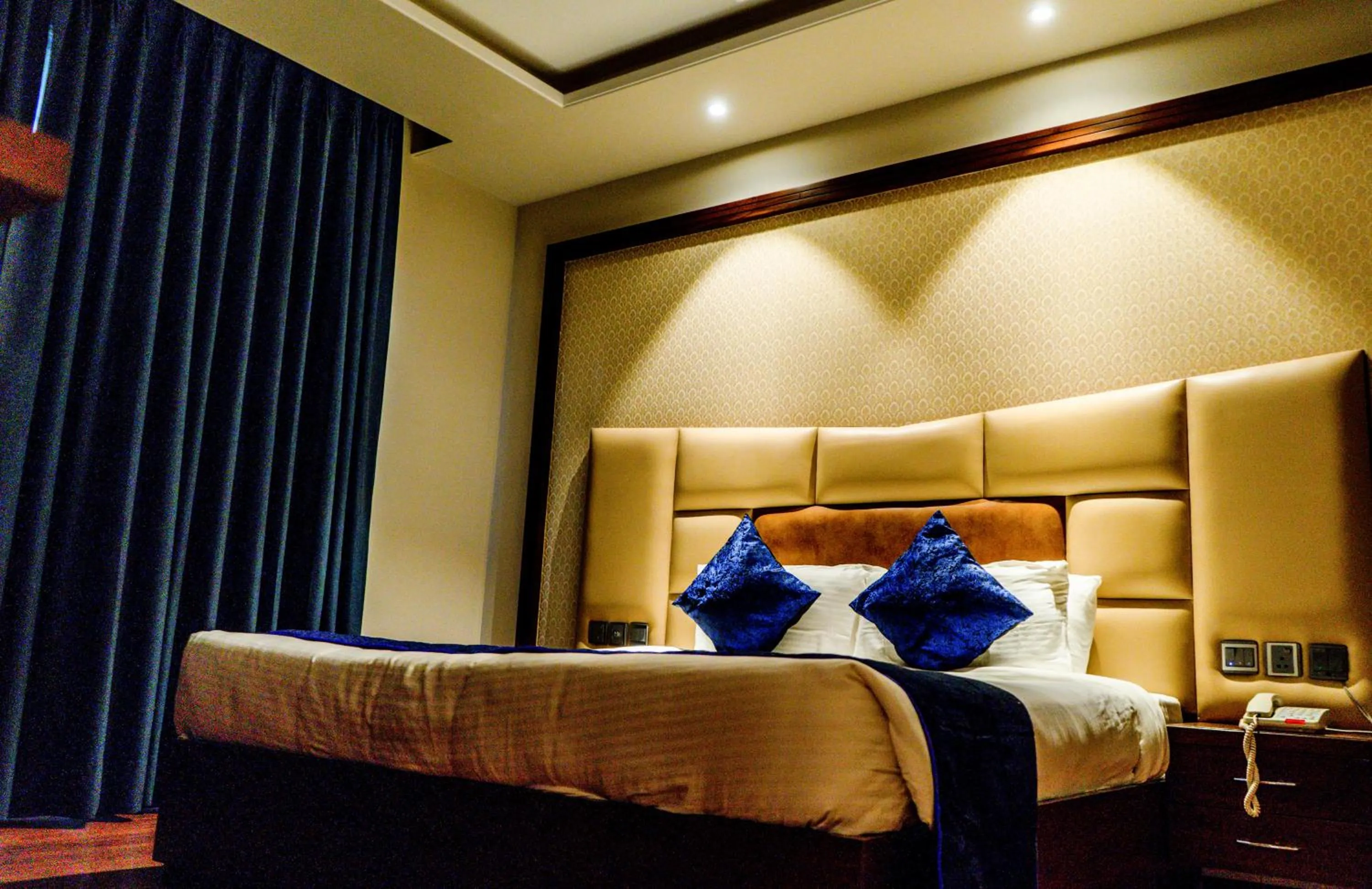 Bed in juSTa Palampur Resort & Convention Centre