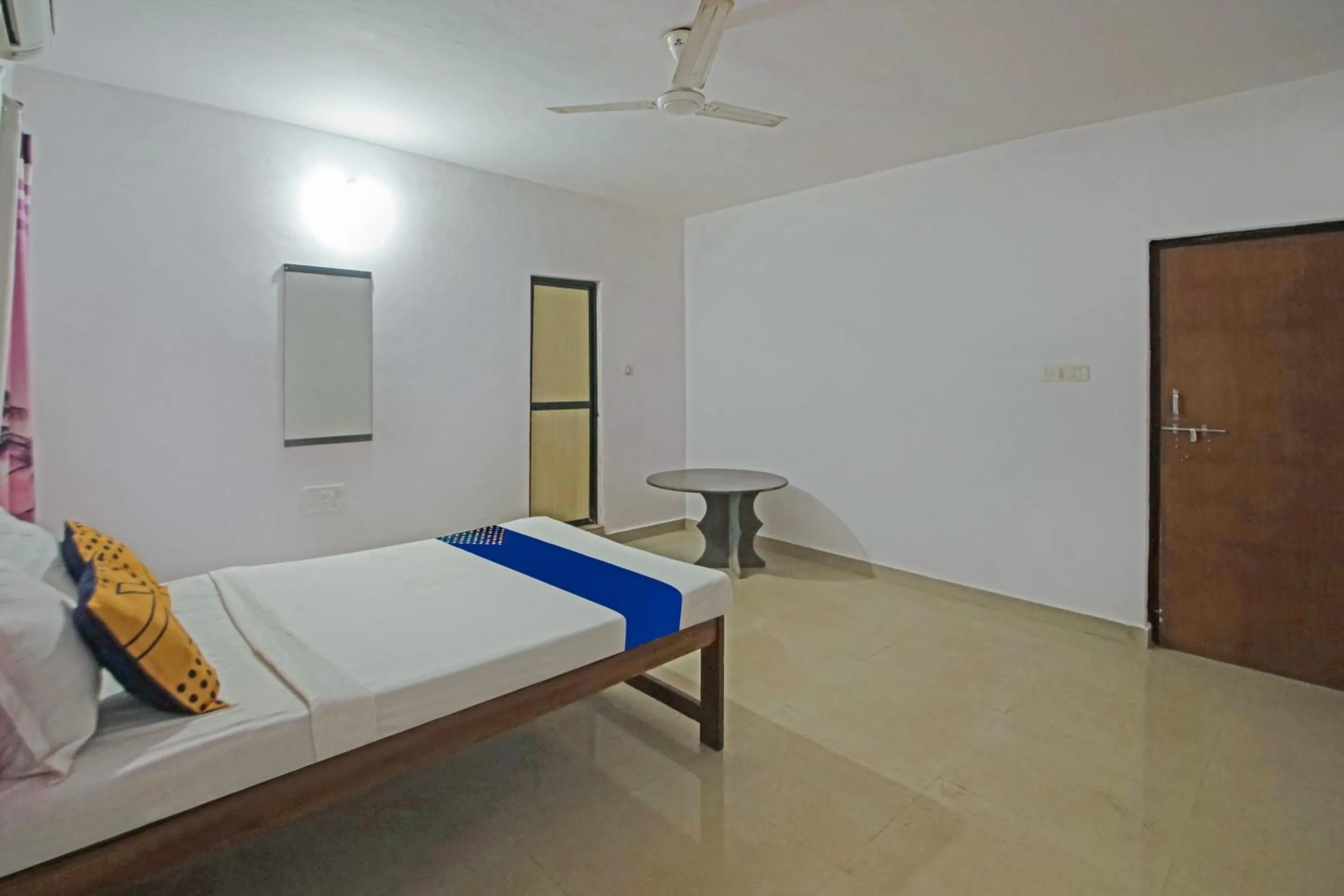 Bedroom, Bed in Hotel O Sunshine Guest House