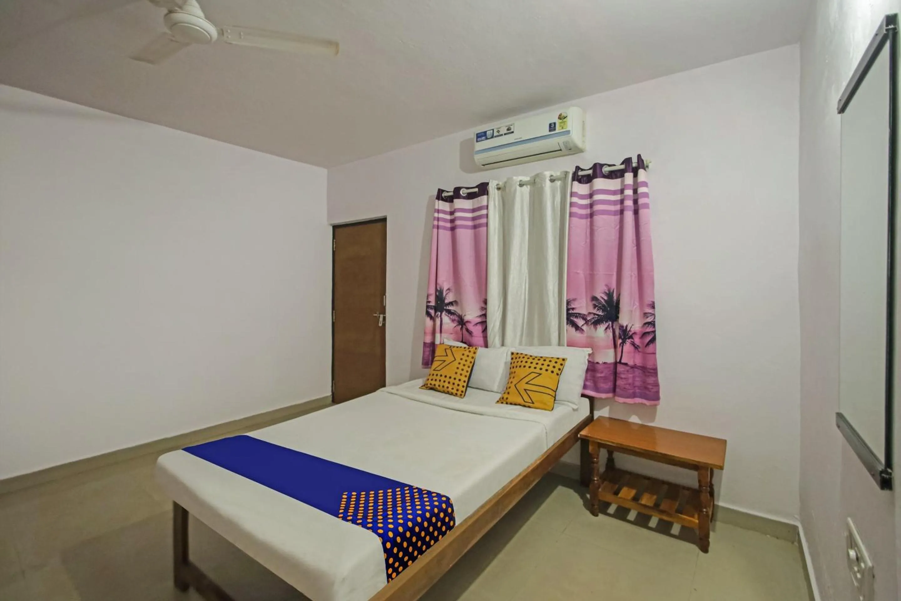 Bedroom, Bed in Hotel O Sunshine Guest House
