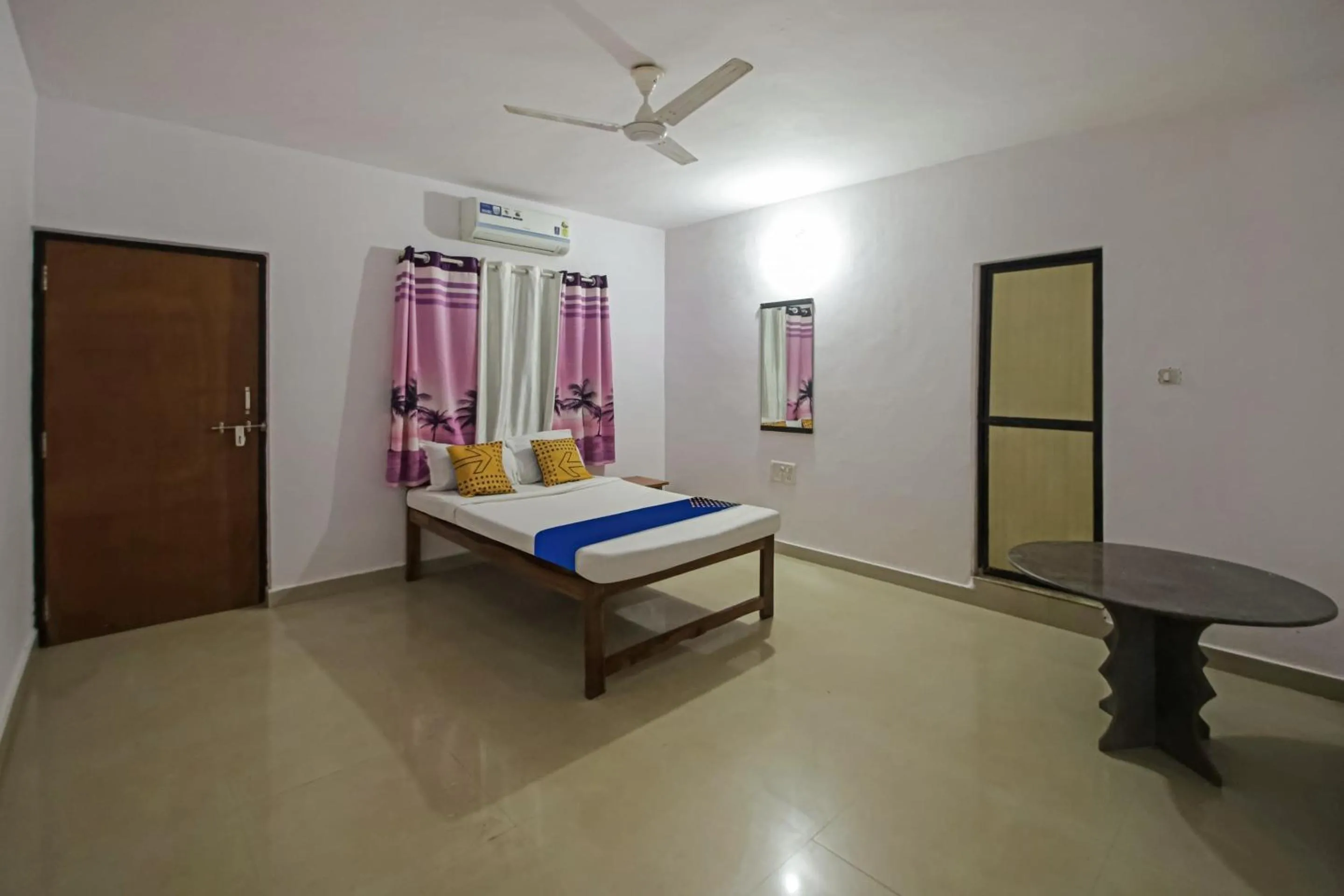 Bedroom, Bed in Hotel O Sunshine Guest House