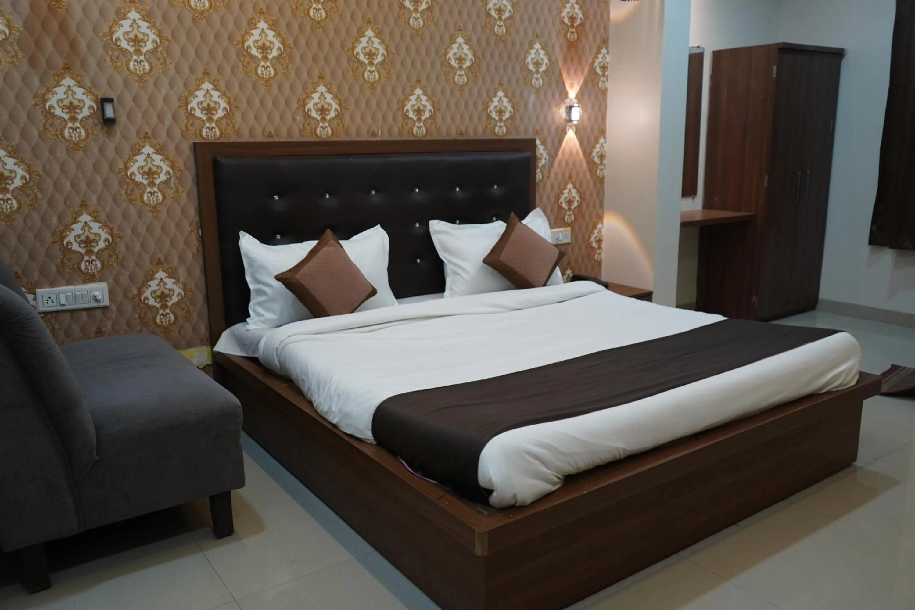 Bed in Hotel Shubhshree
