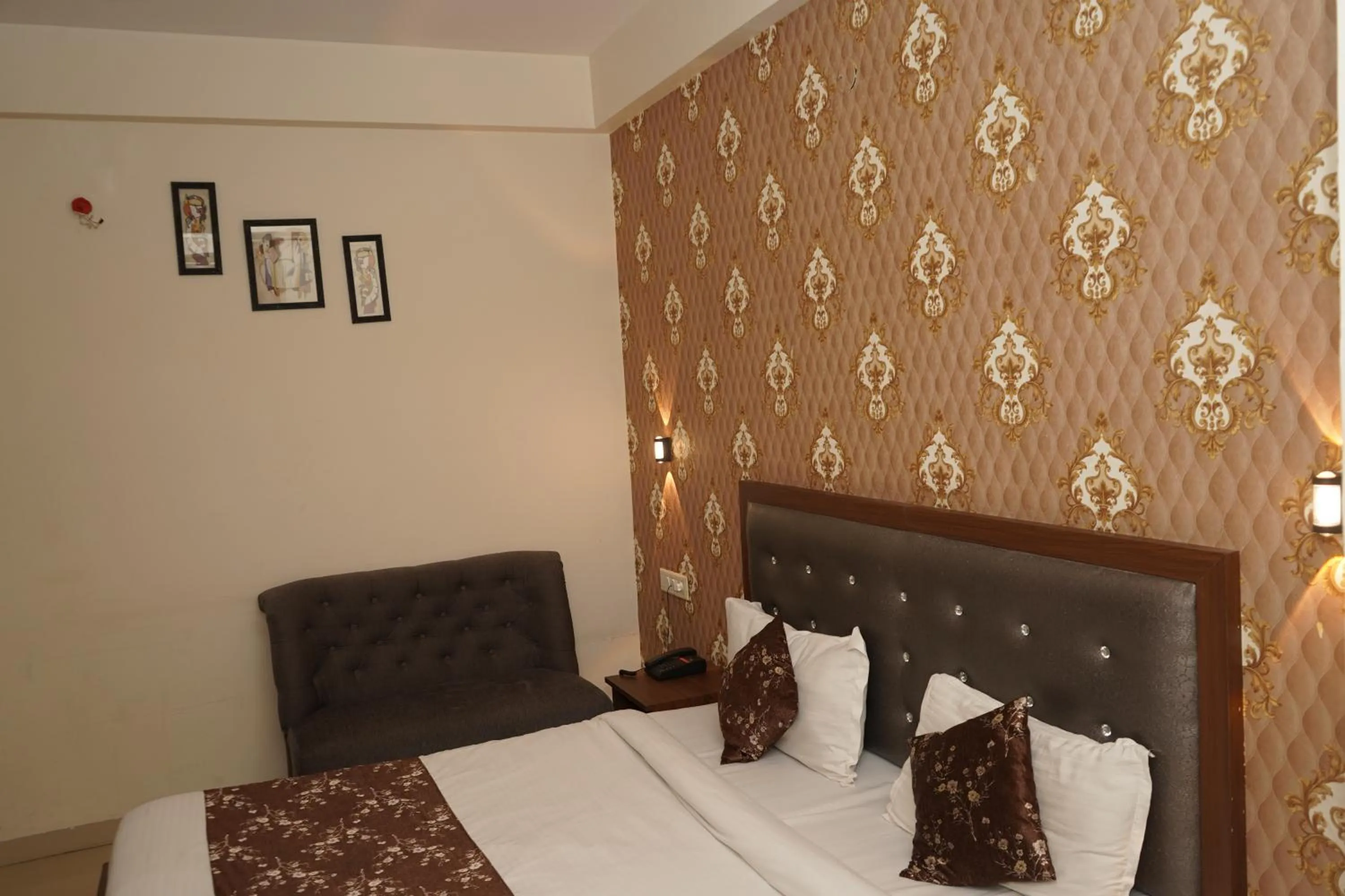 Bed in Hotel Shubhshree