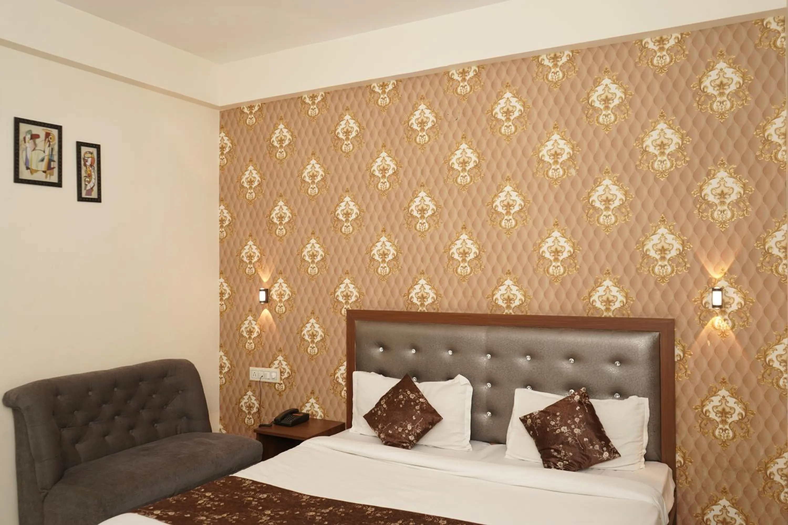 Bed in Hotel Shubhshree