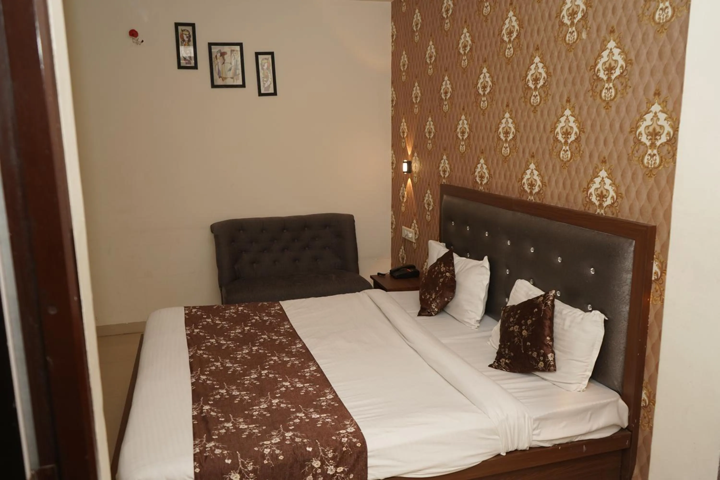 Bed in Hotel Shubhshree