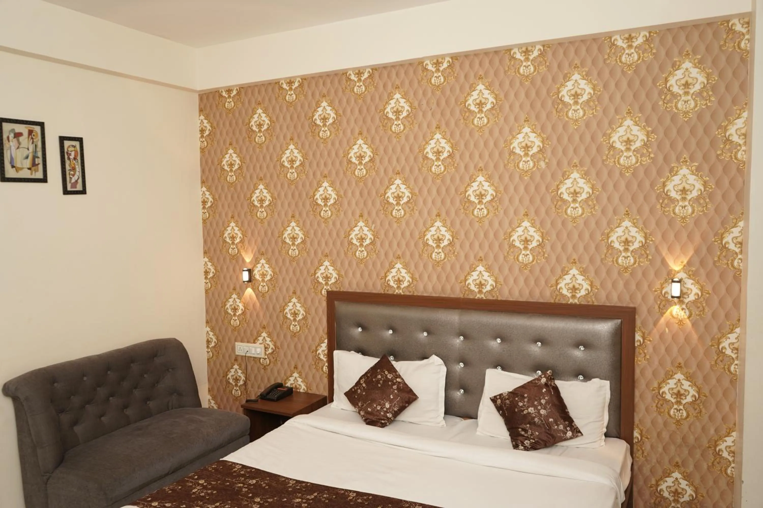 Bed in Hotel Shubhshree