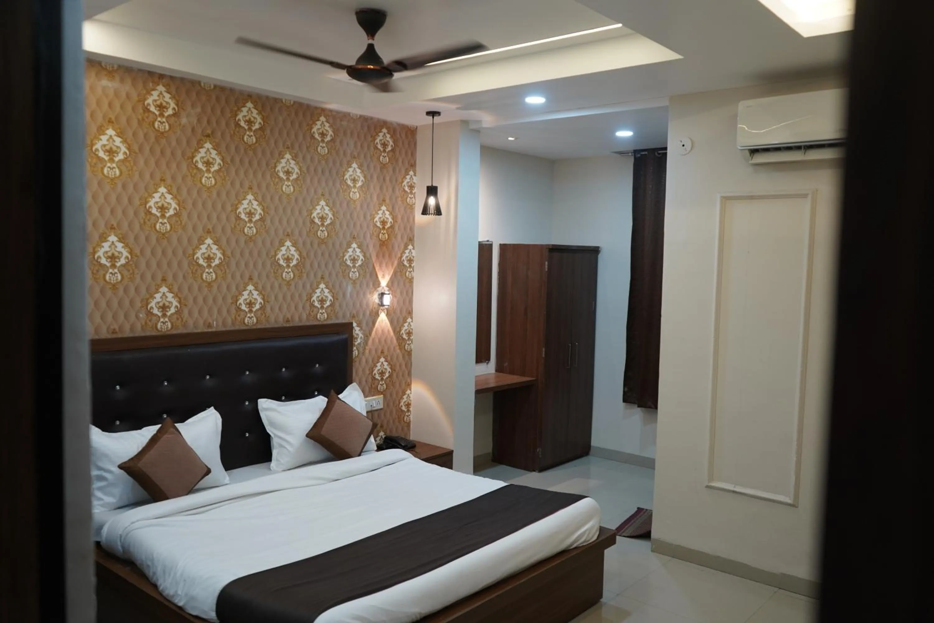 Bed in Hotel Shubhshree