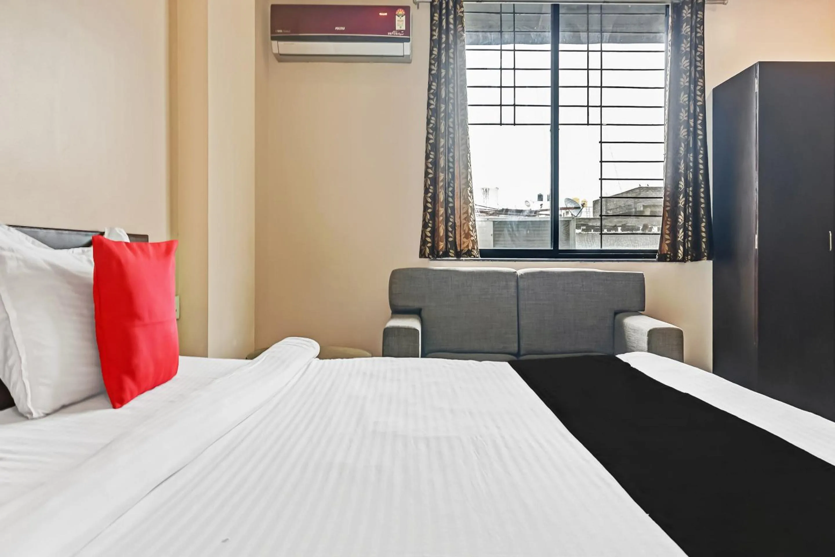 Lobby or reception, Bed in Hotel O Log Inn Plaza