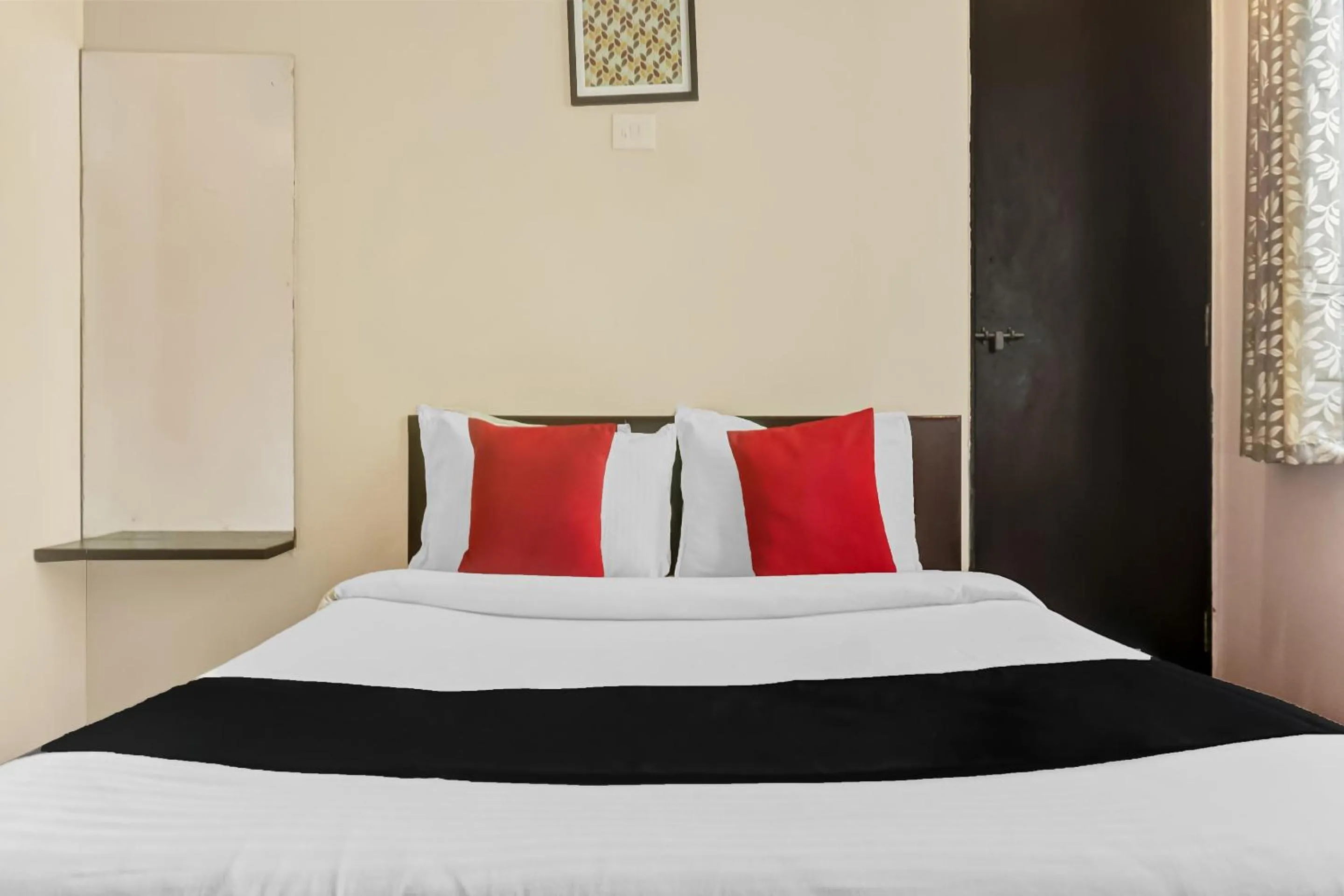 Lobby or reception, Bed in Hotel O Log Inn Plaza