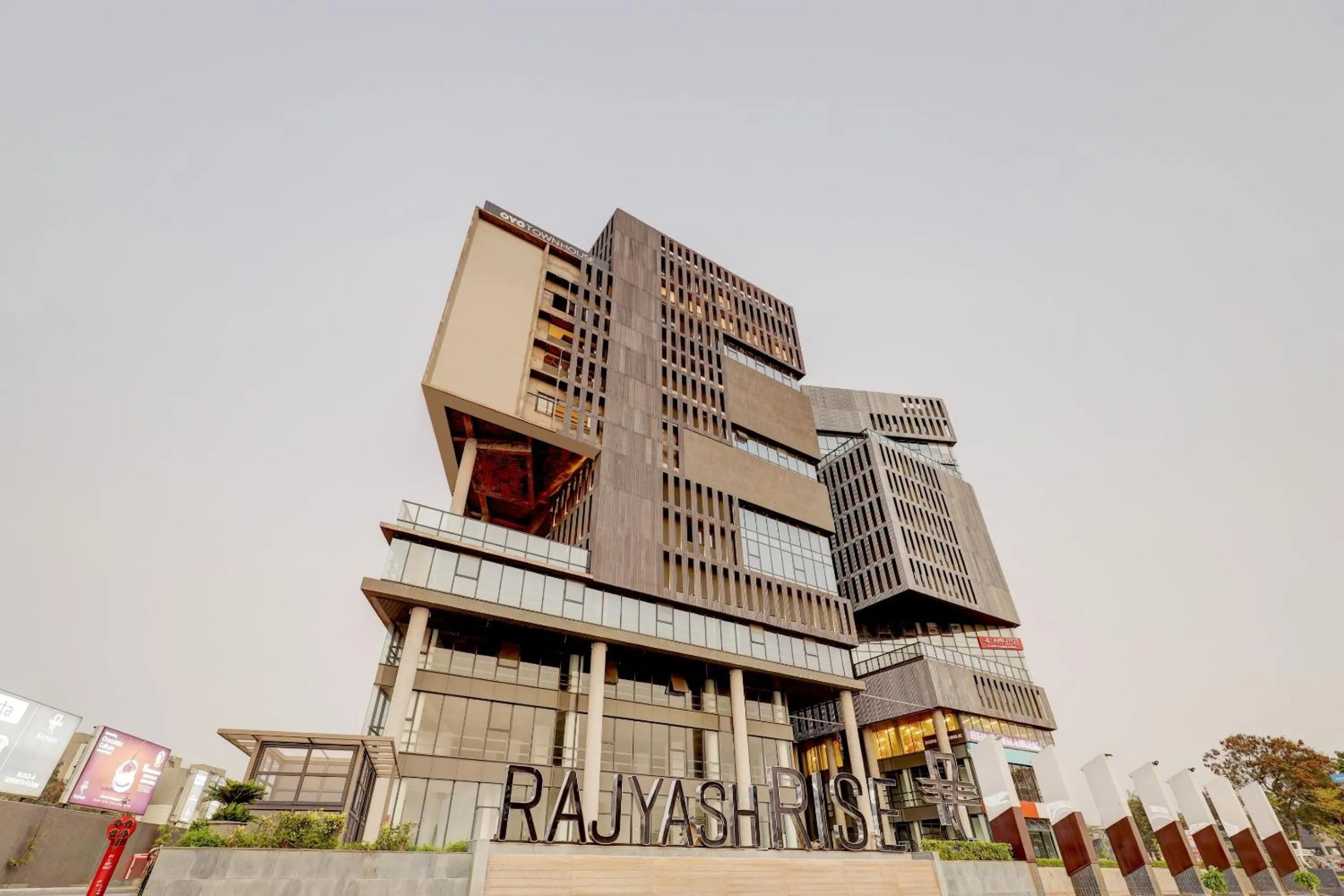 Facade/entrance in Super Townhouse Rajyash Rise