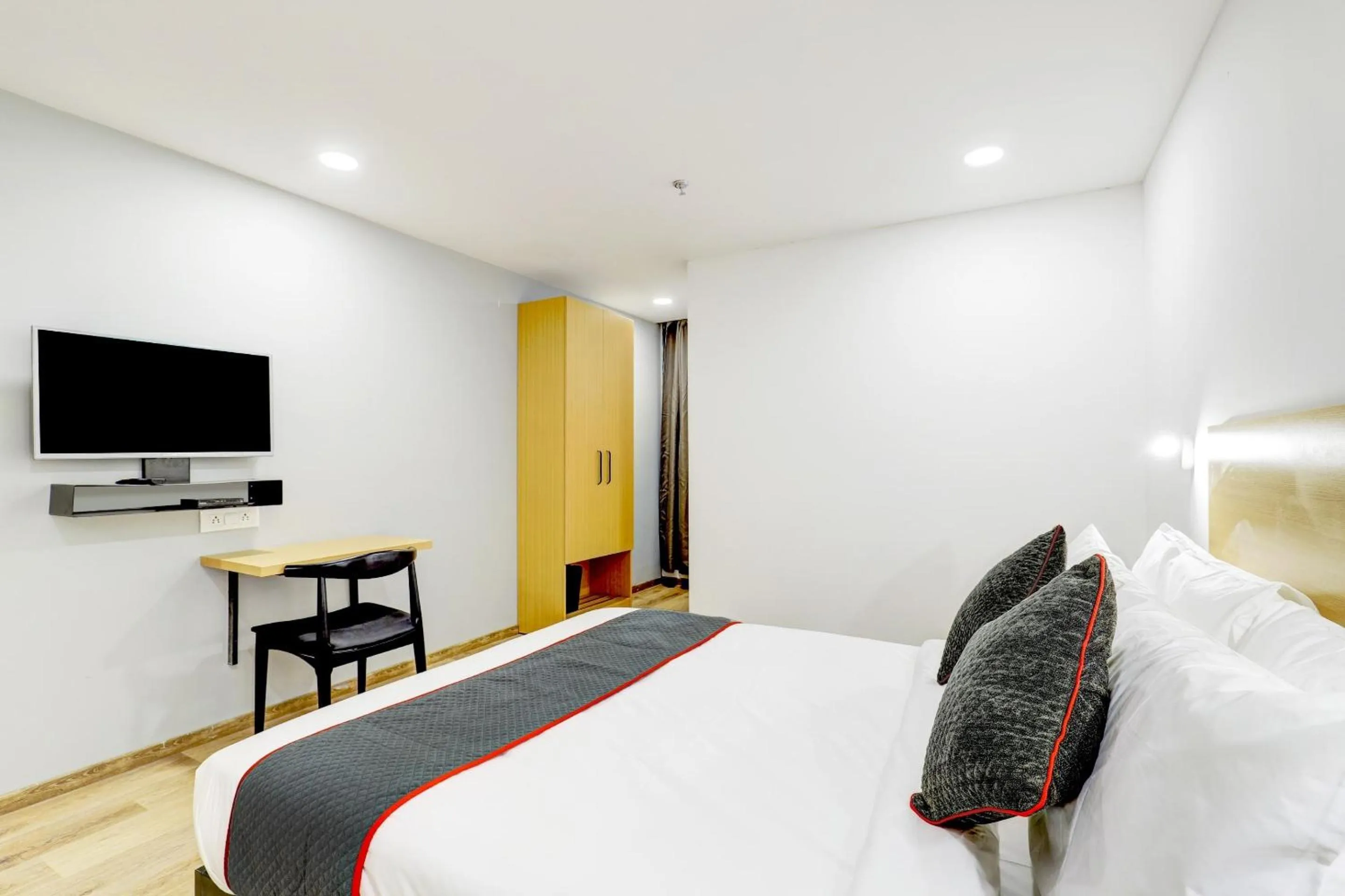 Bedroom, Bed in Super Townhouse Rajyash Rise