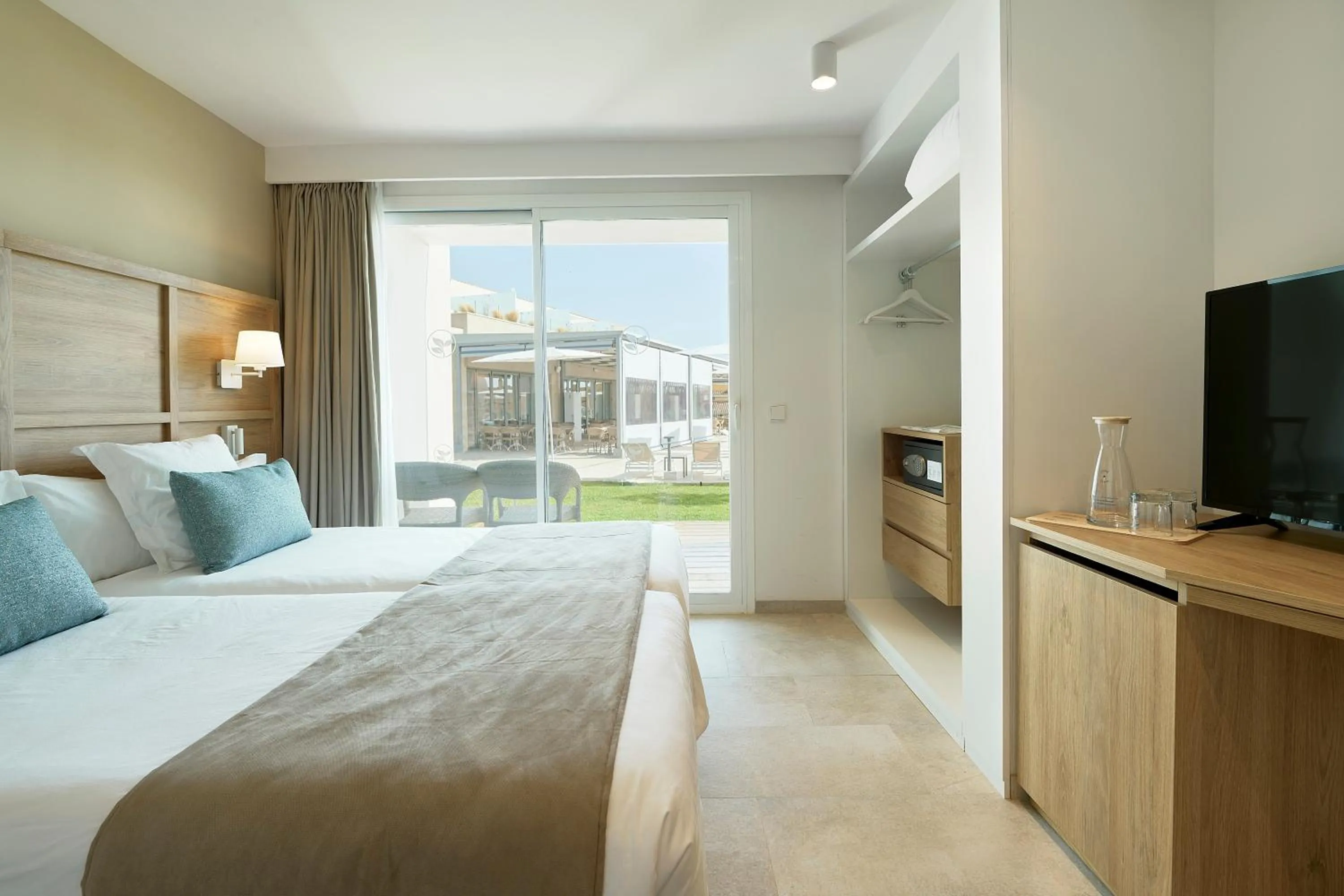 Bedroom, Bed in Iberostar Waves Cala Domingos All Inclusive