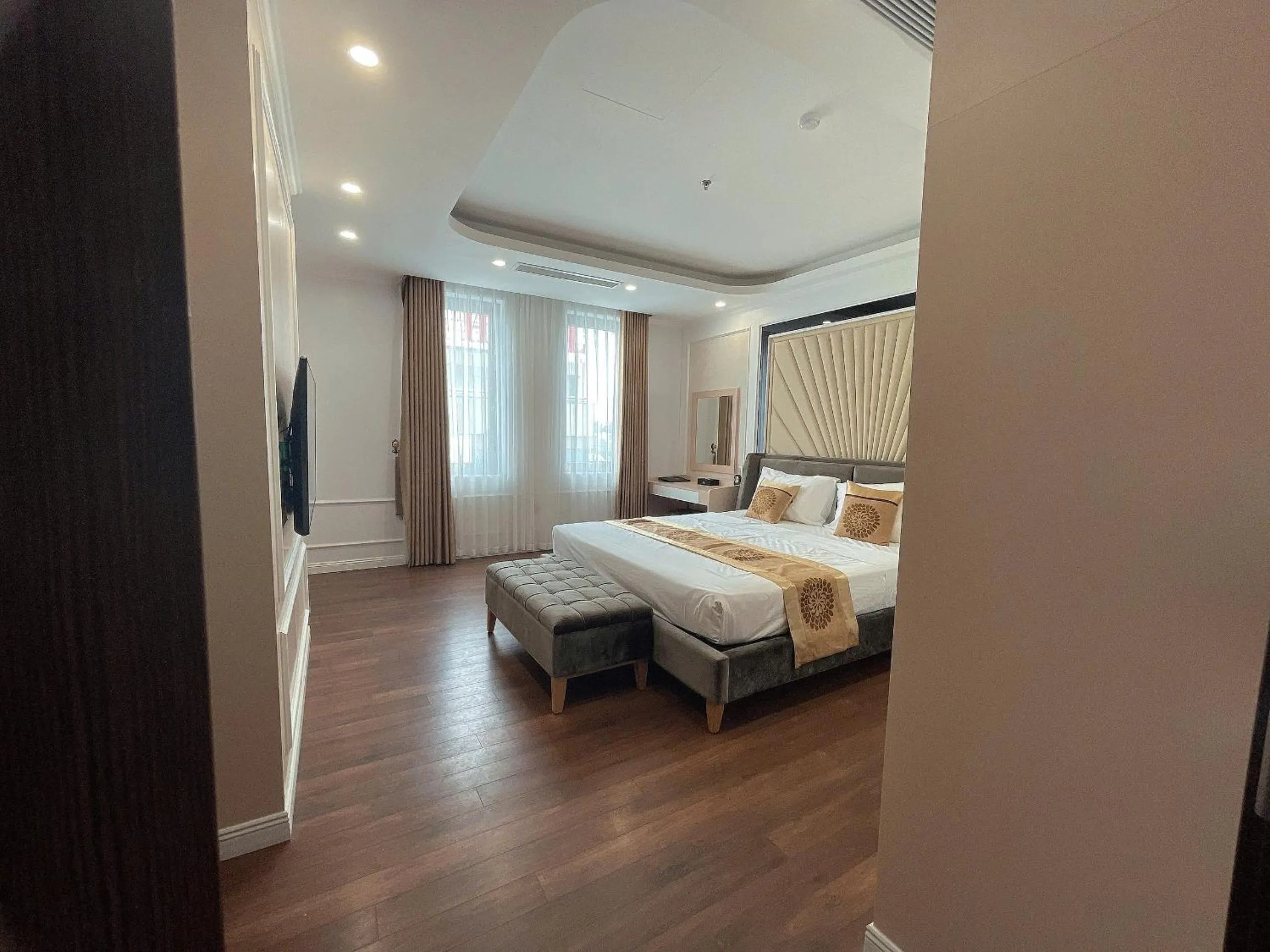 Bed in Queen Hotel Hoàng Gia