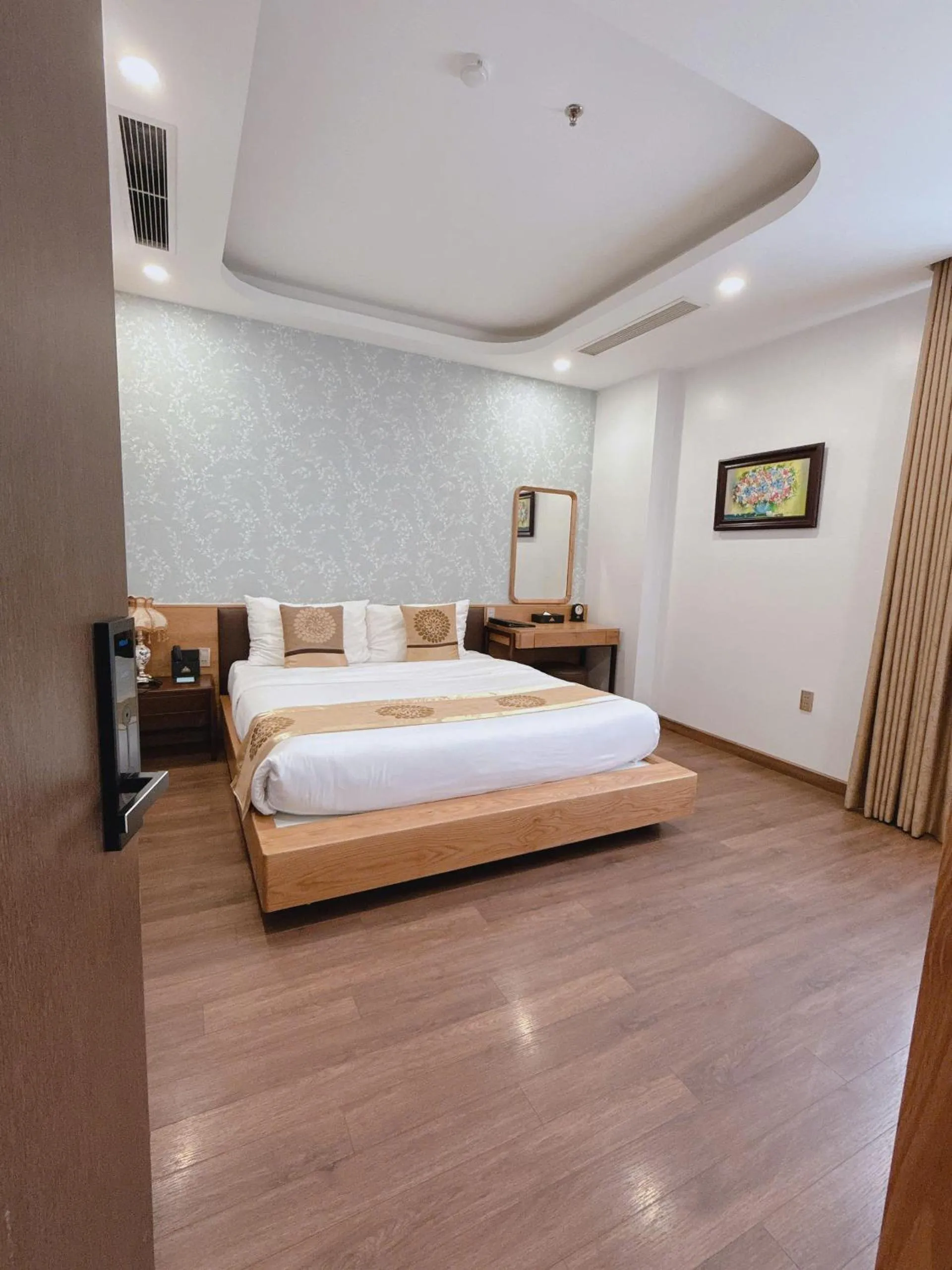 Bed in Queen Hotel Hoàng Gia