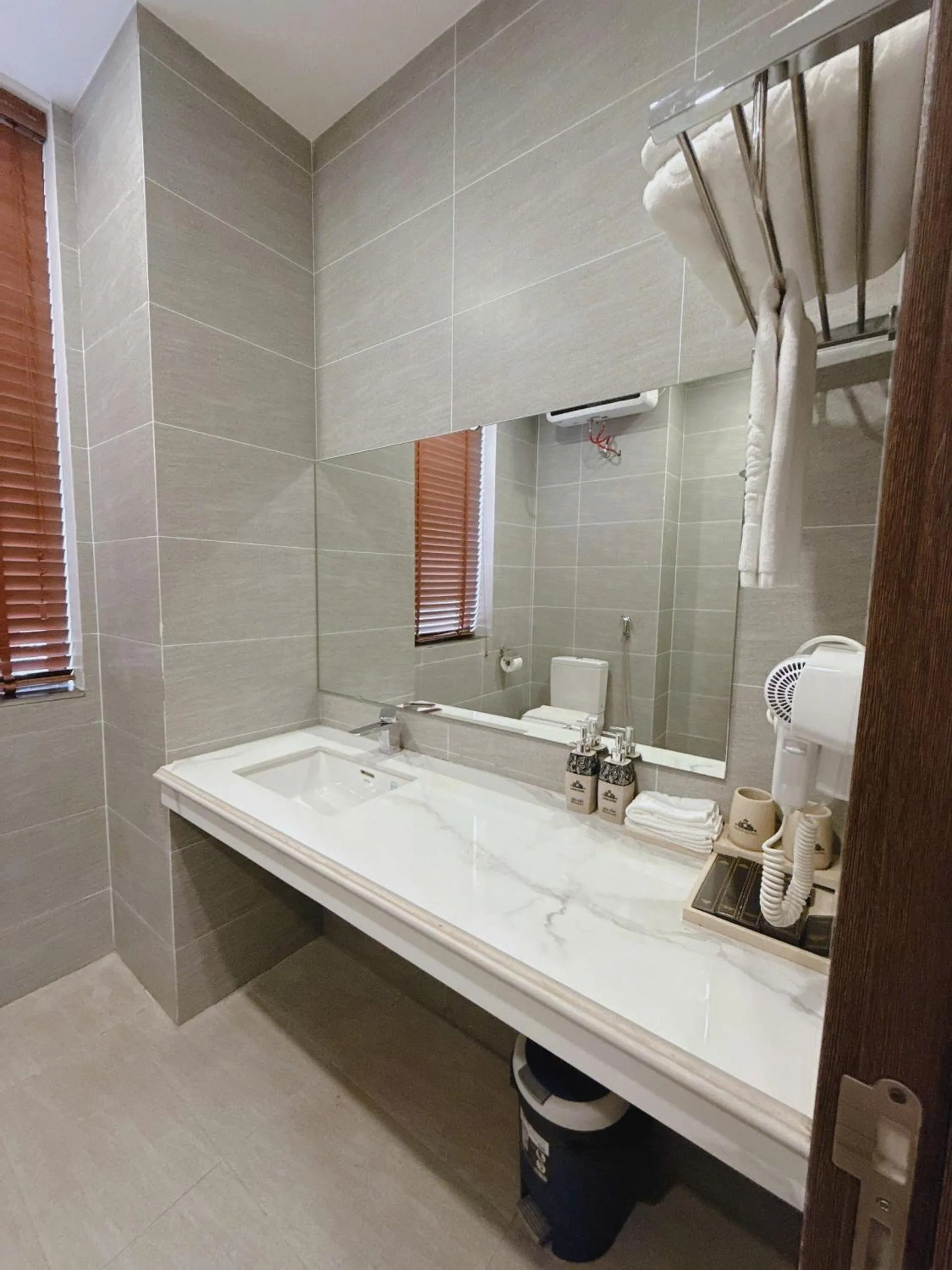 Queen Hotel Hoàng Gia