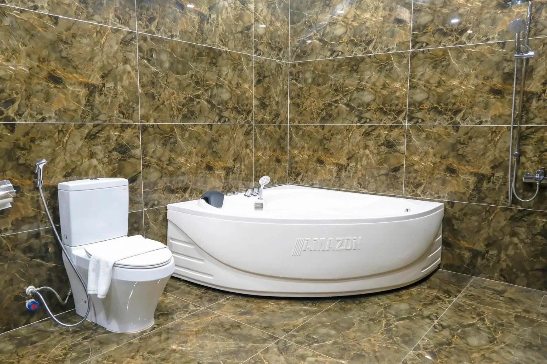 Queen Hotel Hoàng Gia