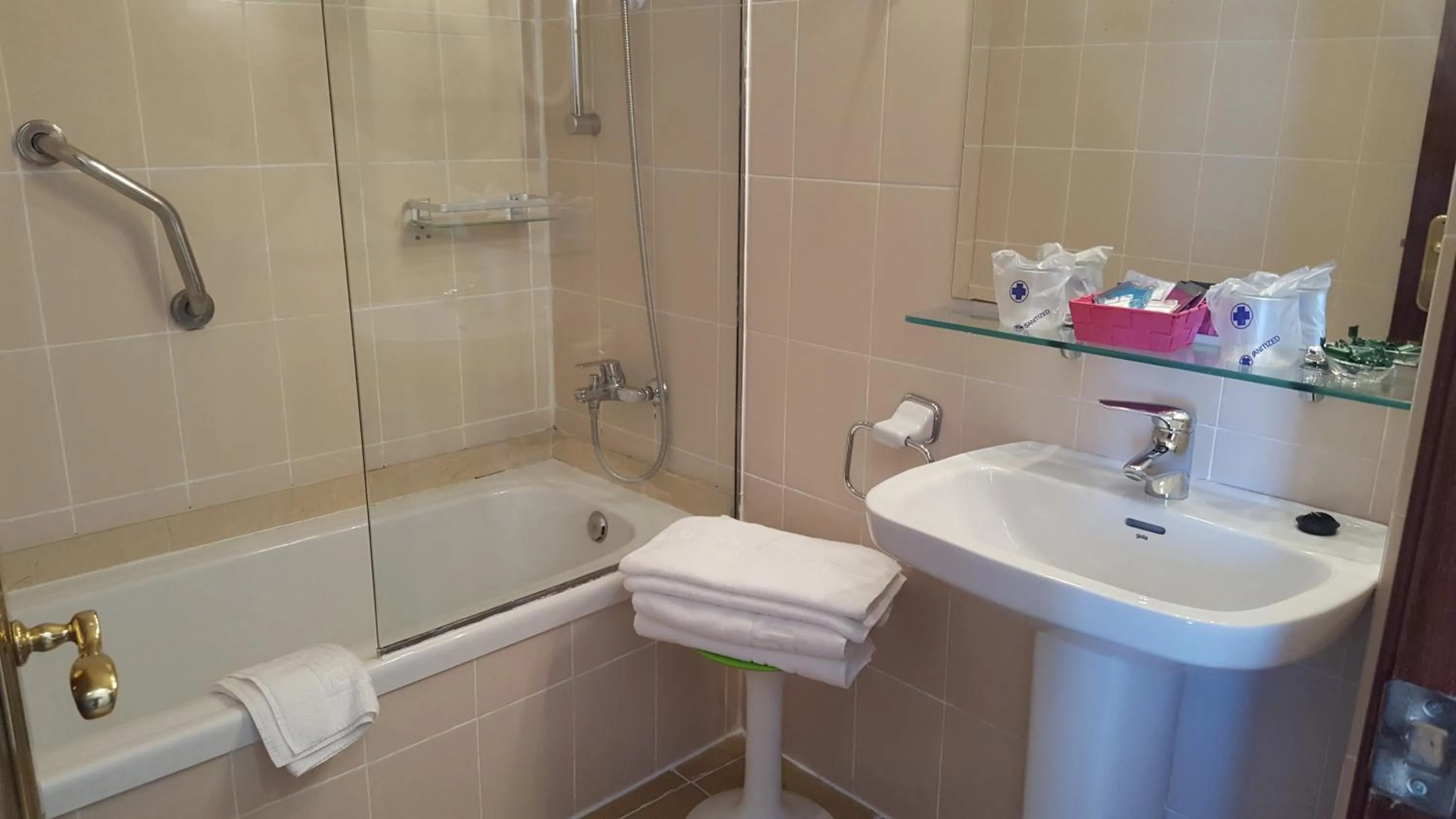 Shower in Hotel La Residencia