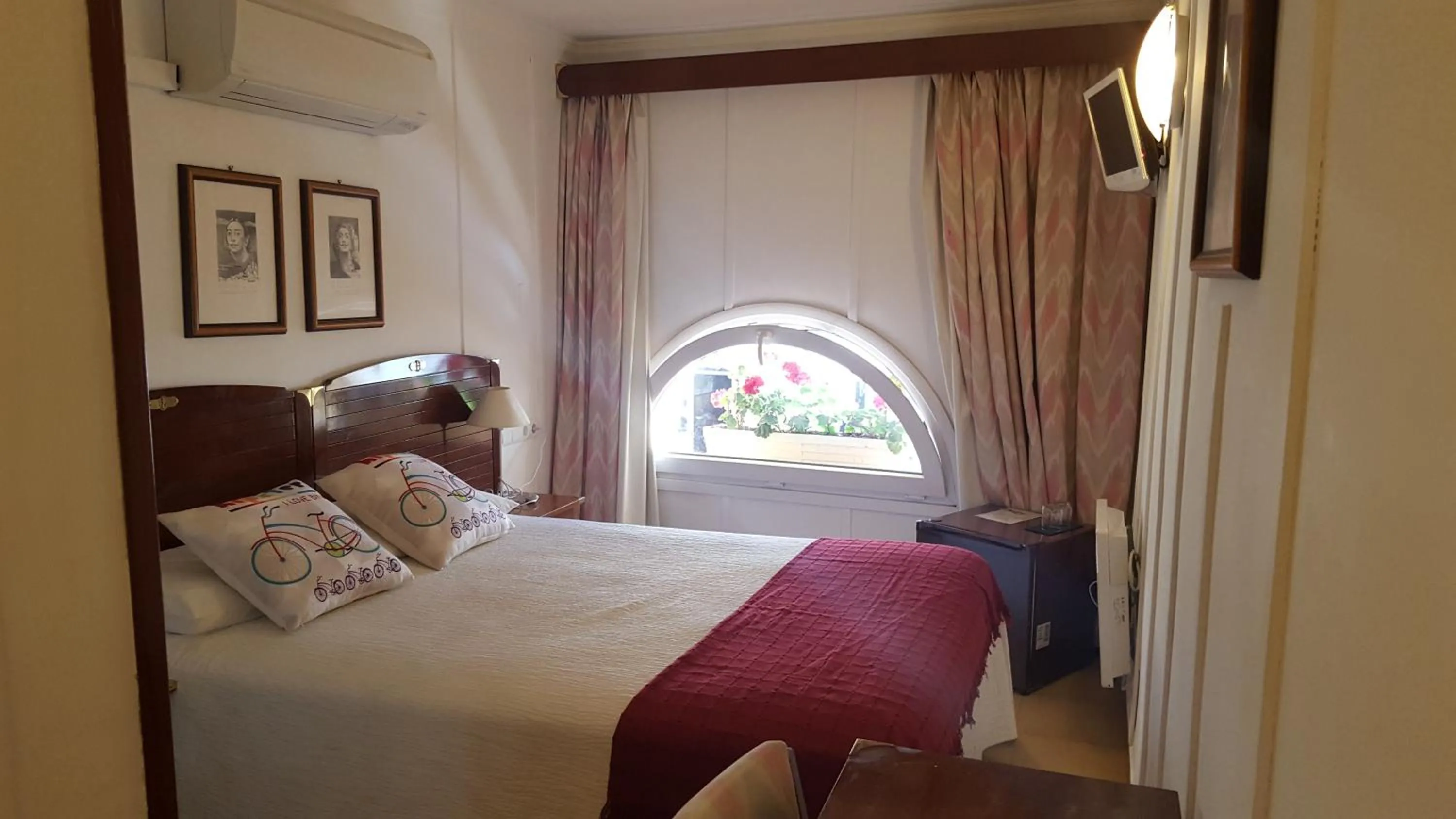 Bed in Hotel La Residencia