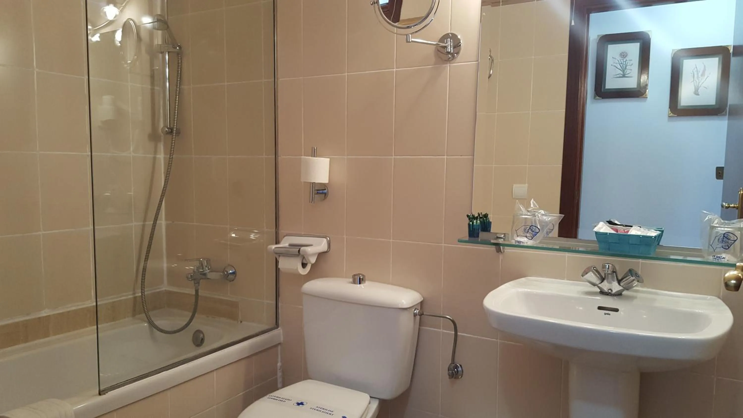 Shower in Hotel La Residencia