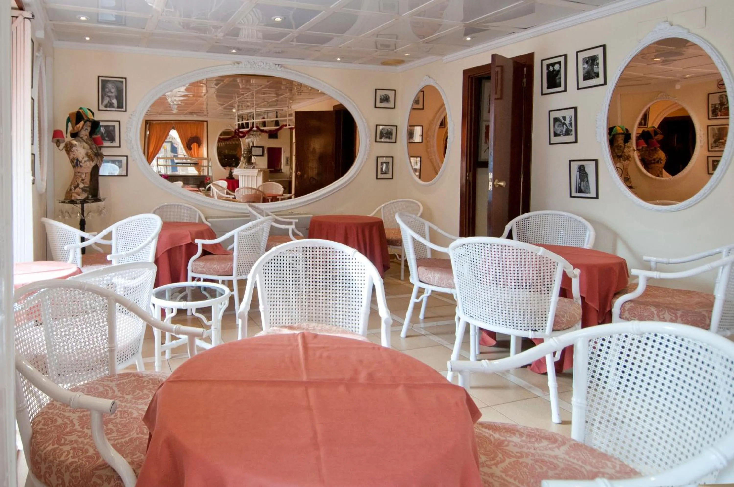 Restaurant/places to eat in Hotel La Residencia
