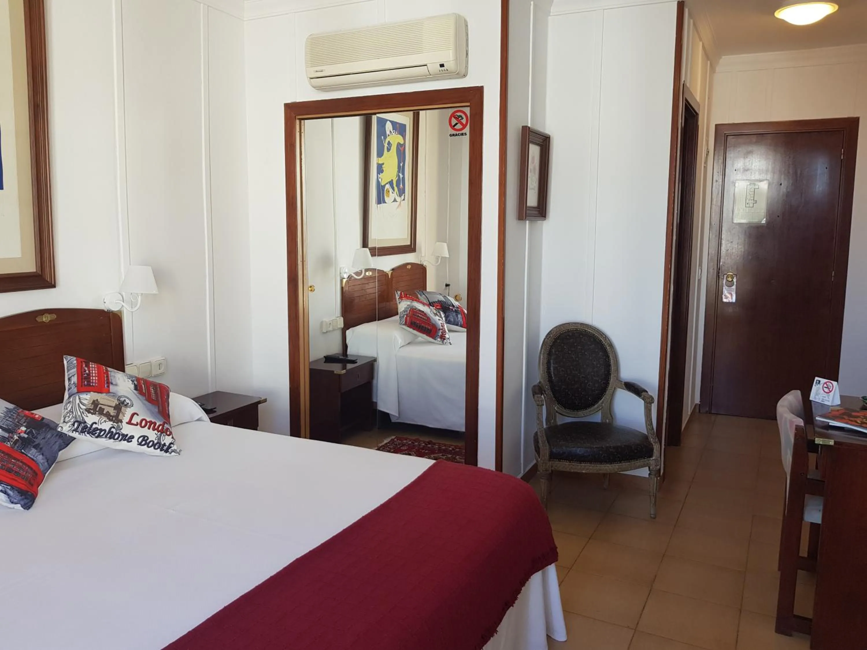 Bed in Hotel La Residencia